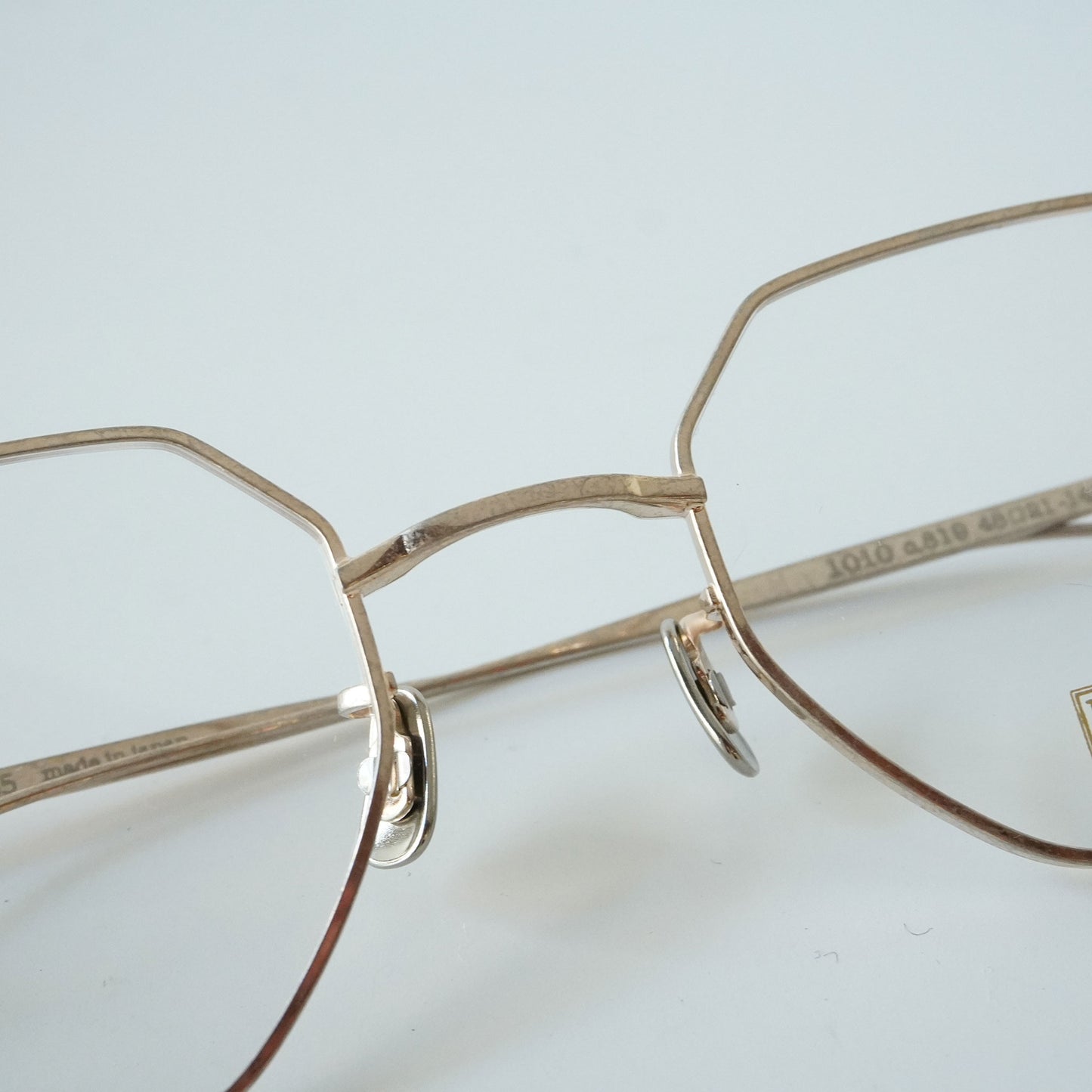 1010 48 (819 - VINTAGE SILVER)