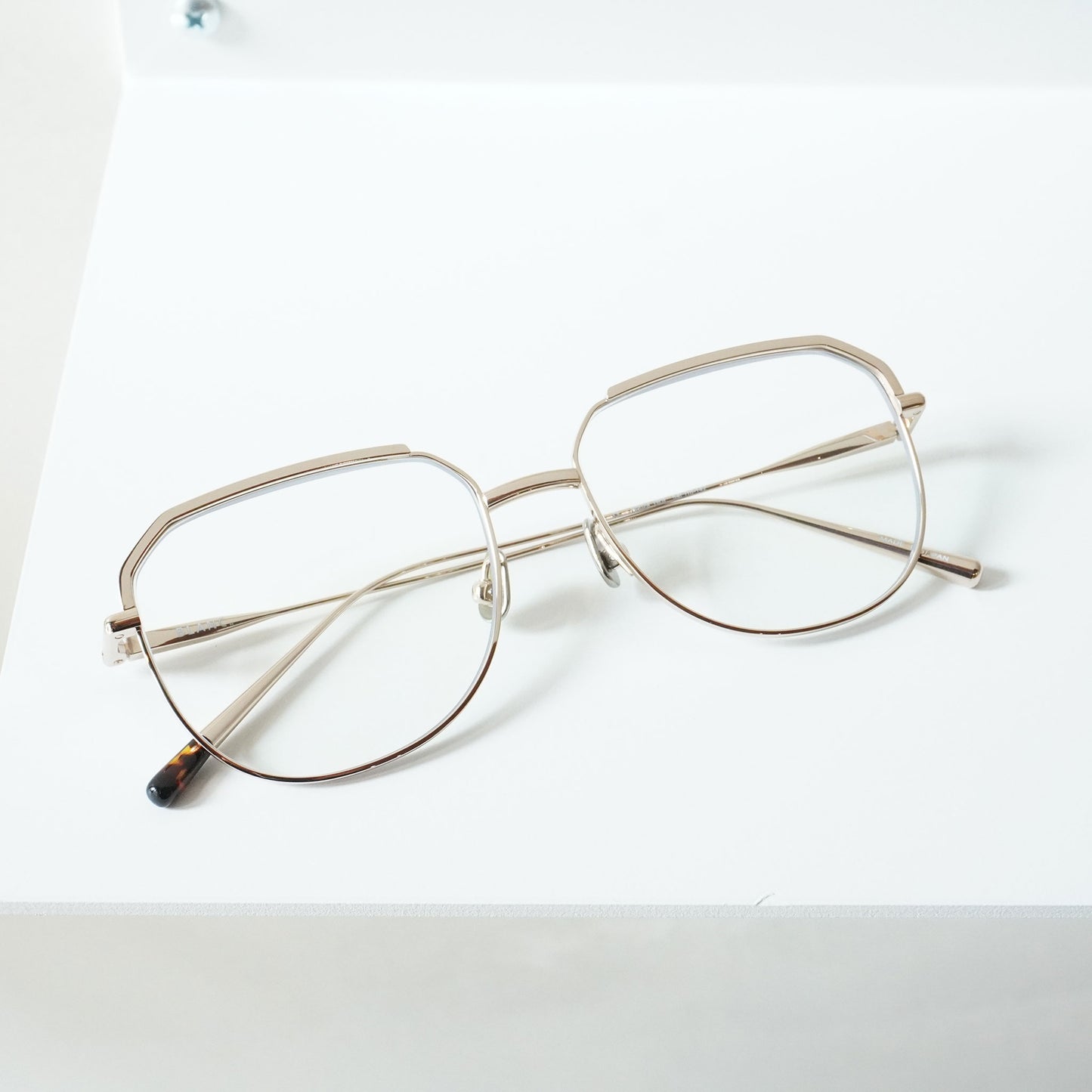 B0024 (GOLD)