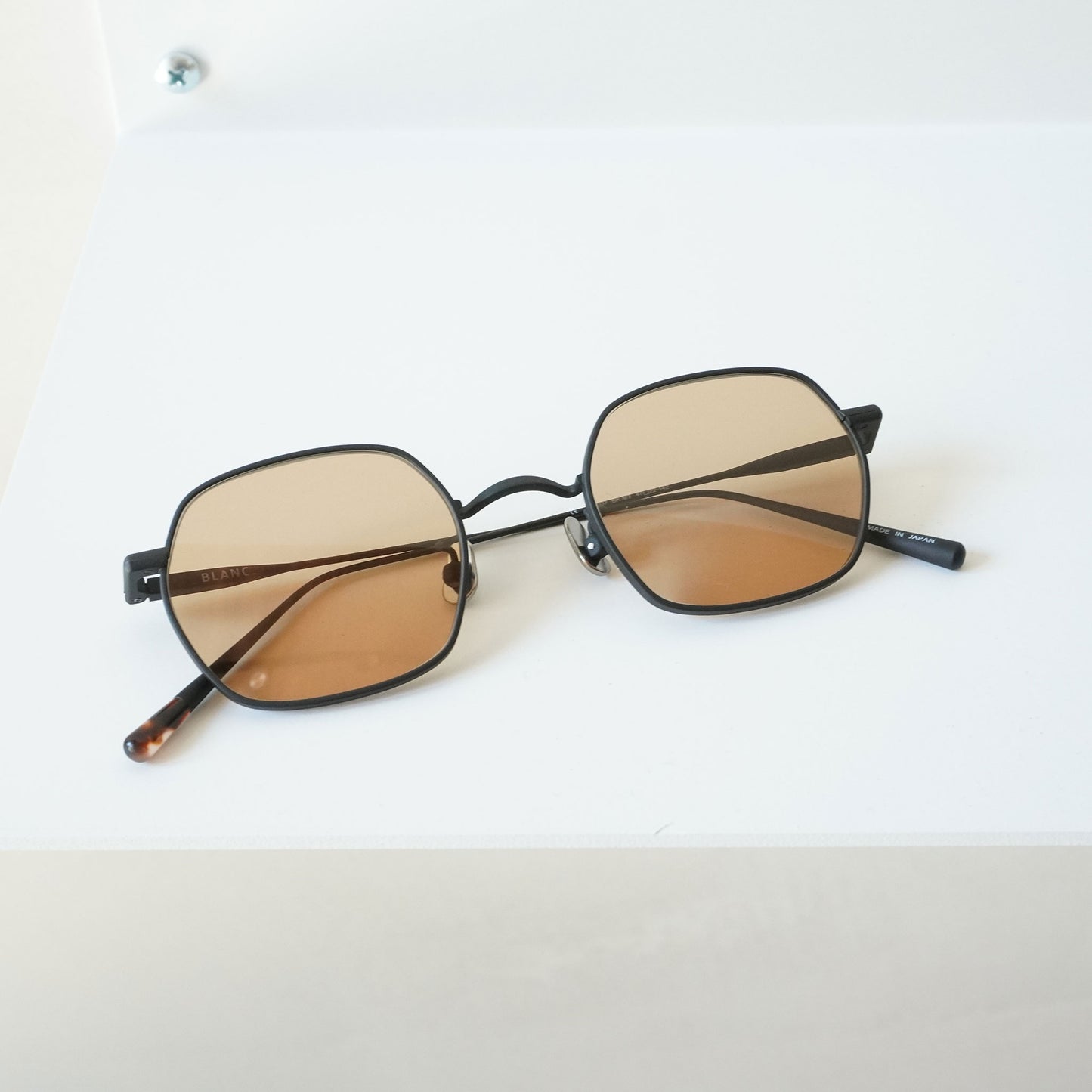 B0037 (BLACK MAT)
