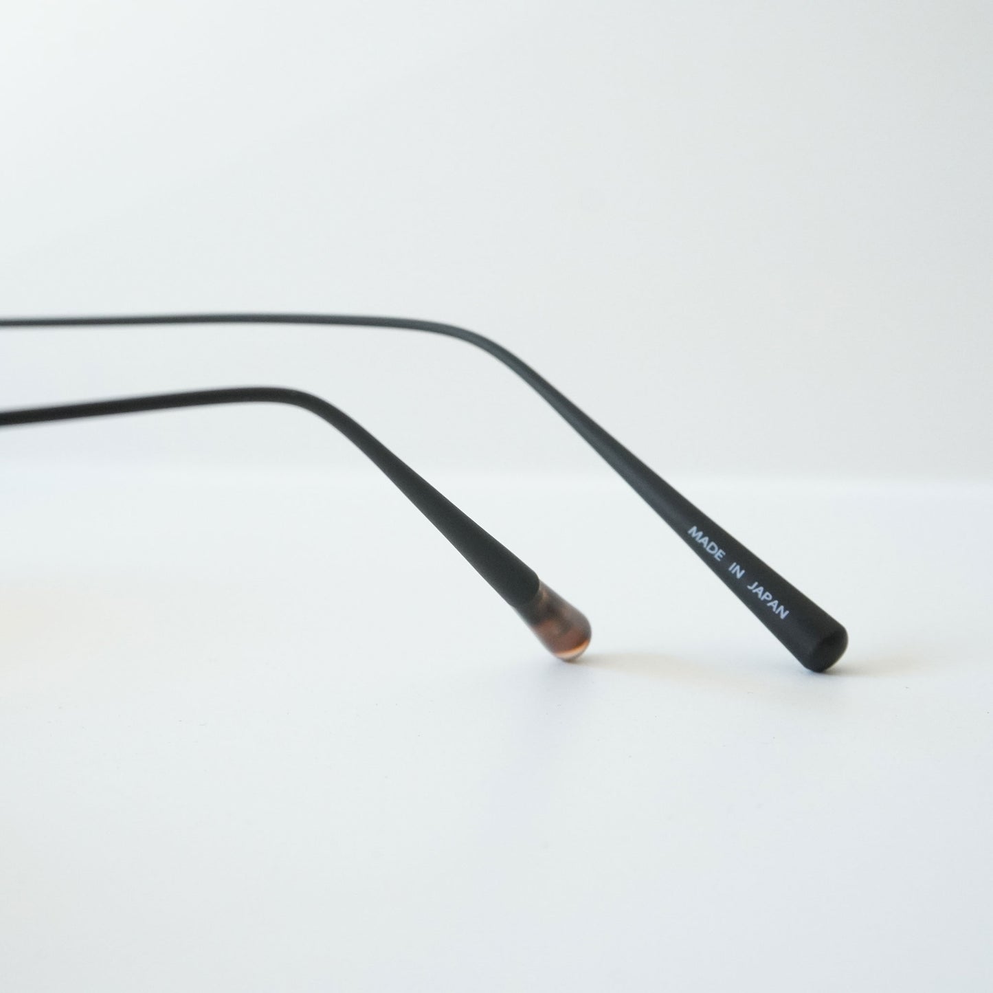 B0037 (BLACK MAT)