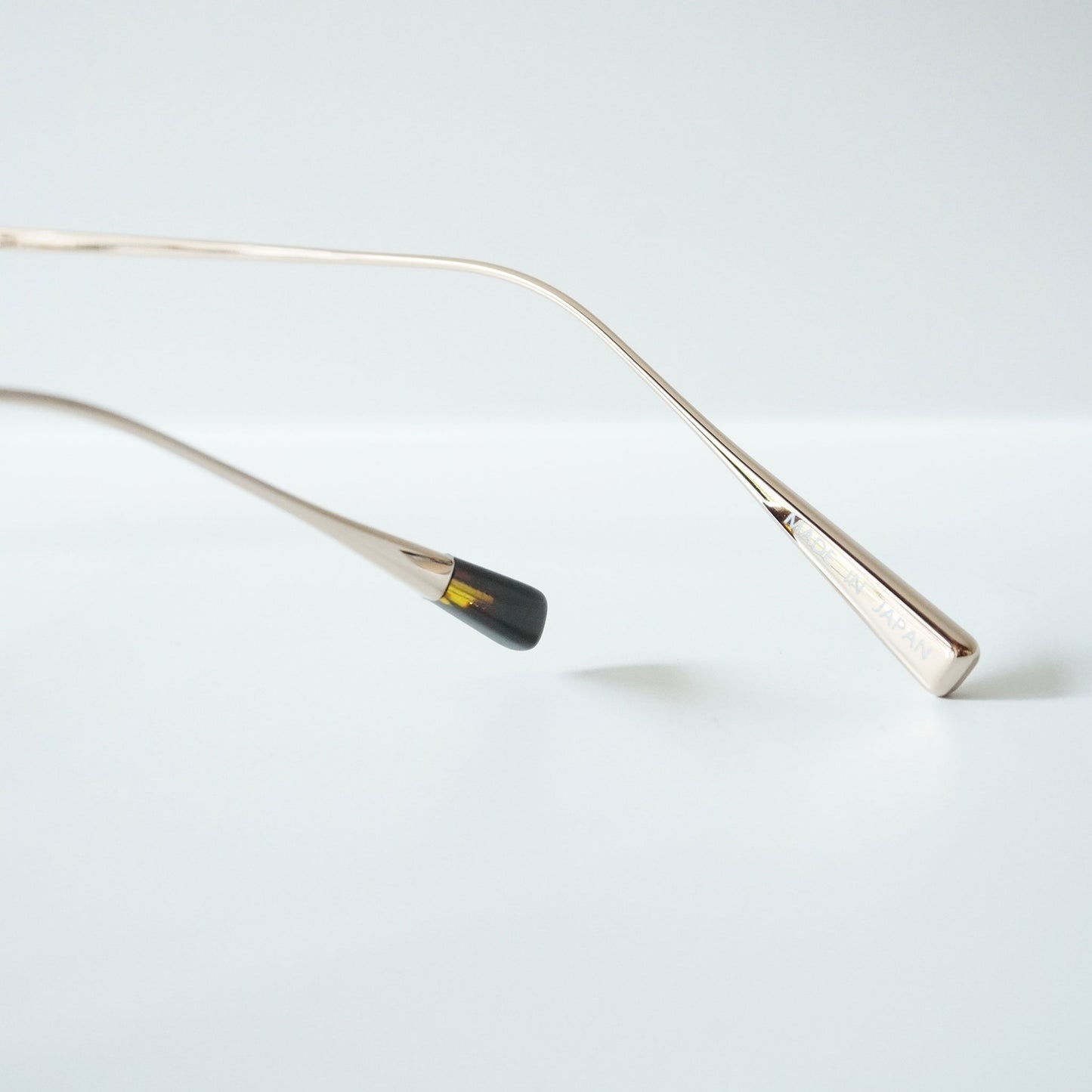 B0042 (GOLD)