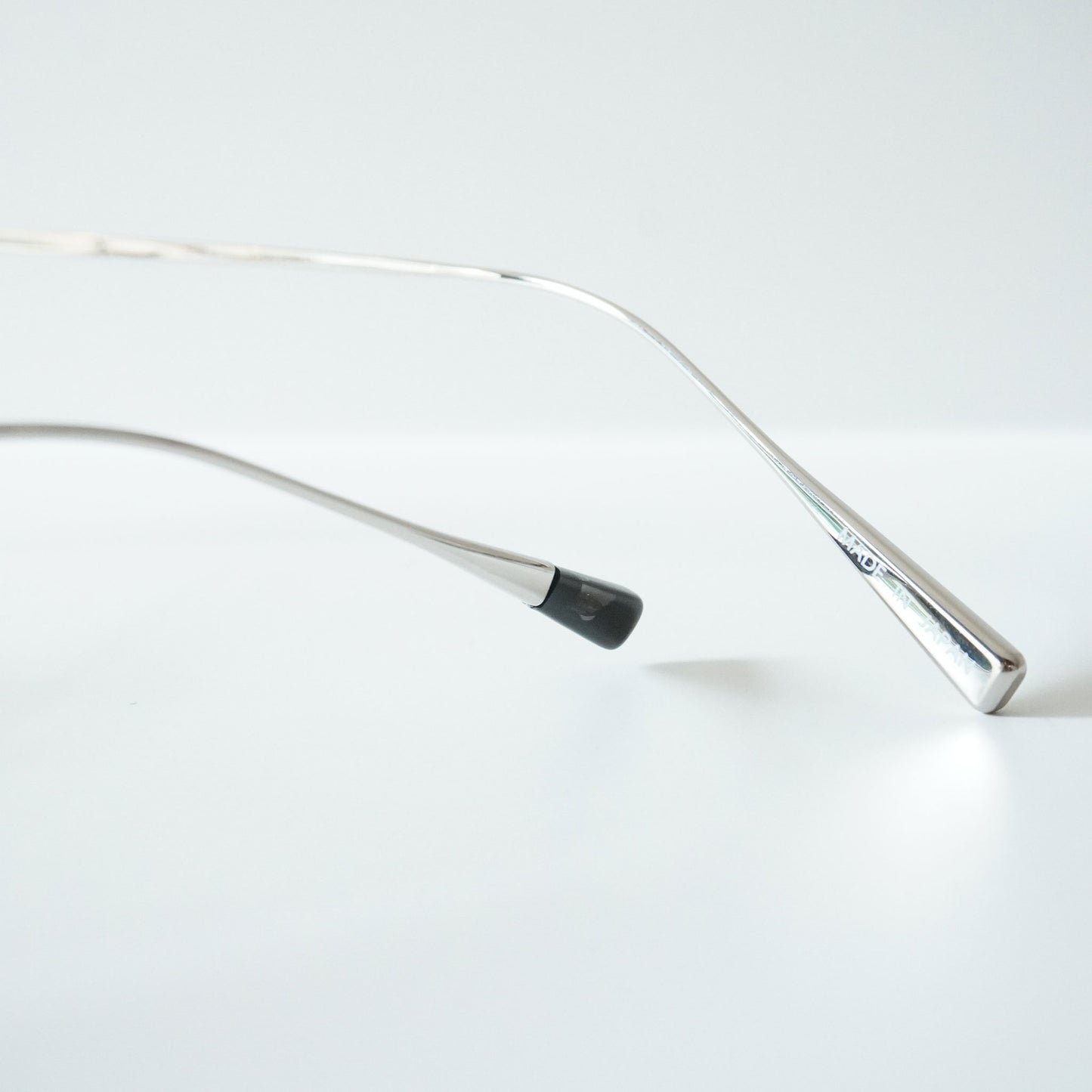 B0042 (SILVER)