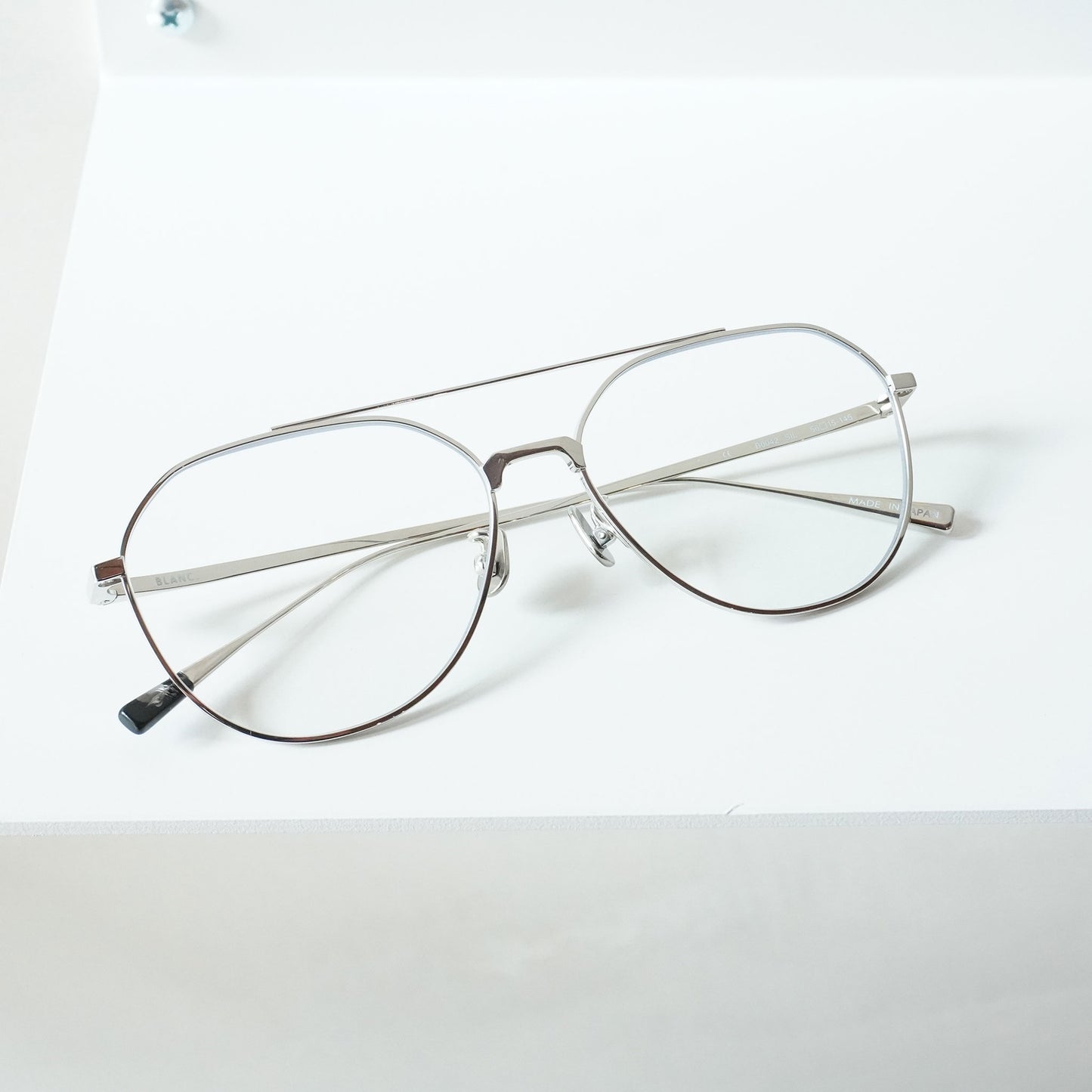 B0042 (SILVER)