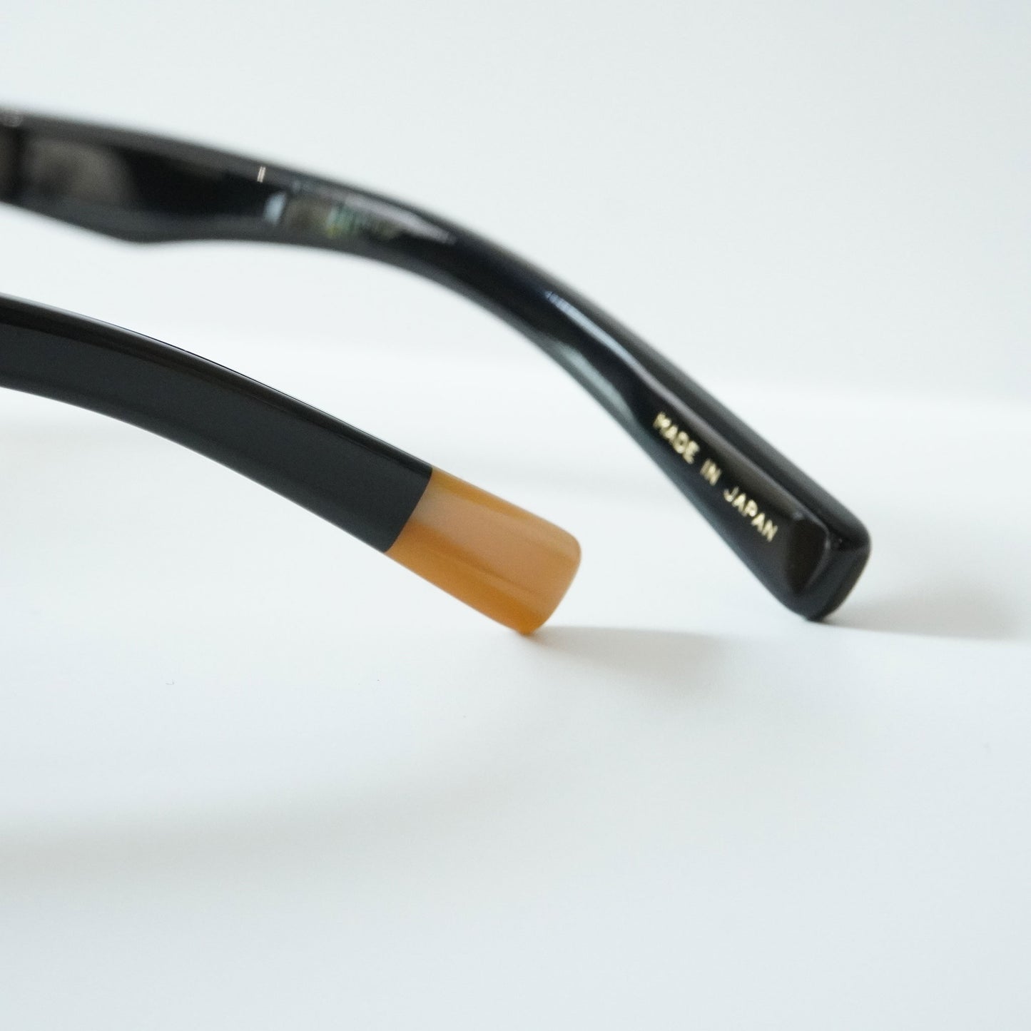 B0043 (BLACK)