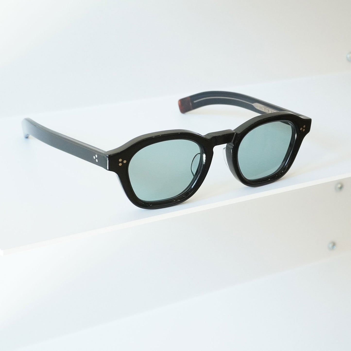 BE008 (BLACK)