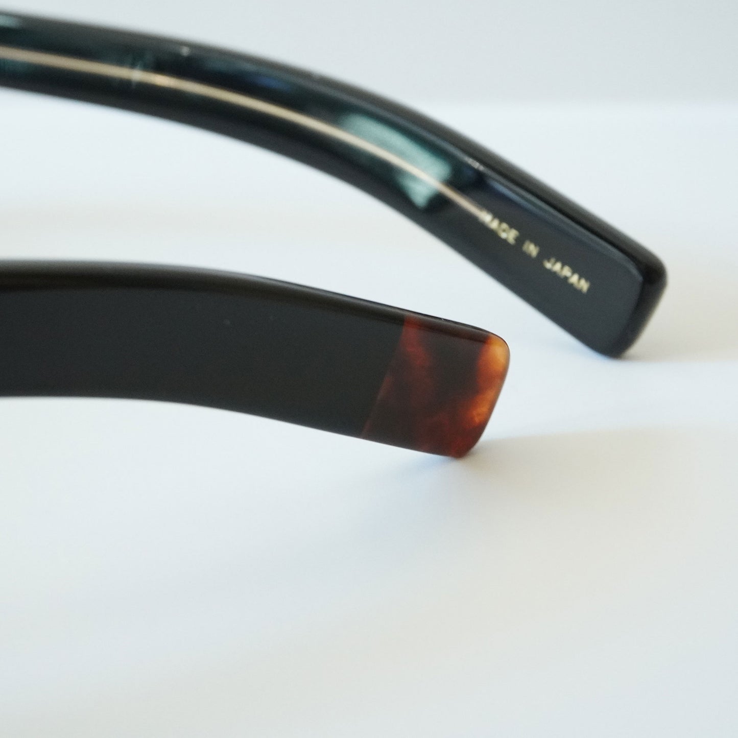 BE008 (BLACK)