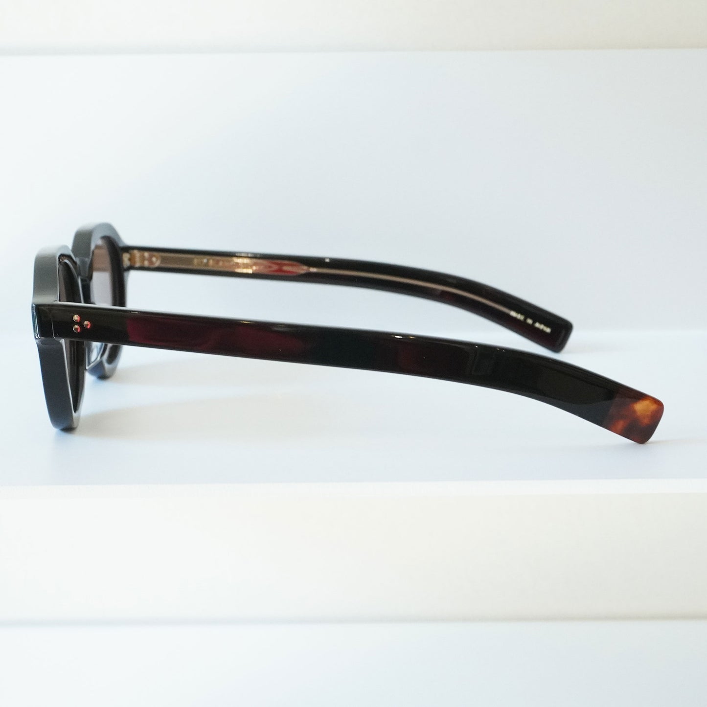 BE009 (BLACK)