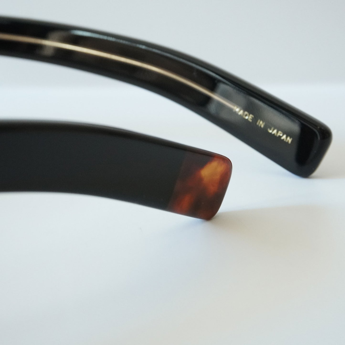 BE009 (BLACK)