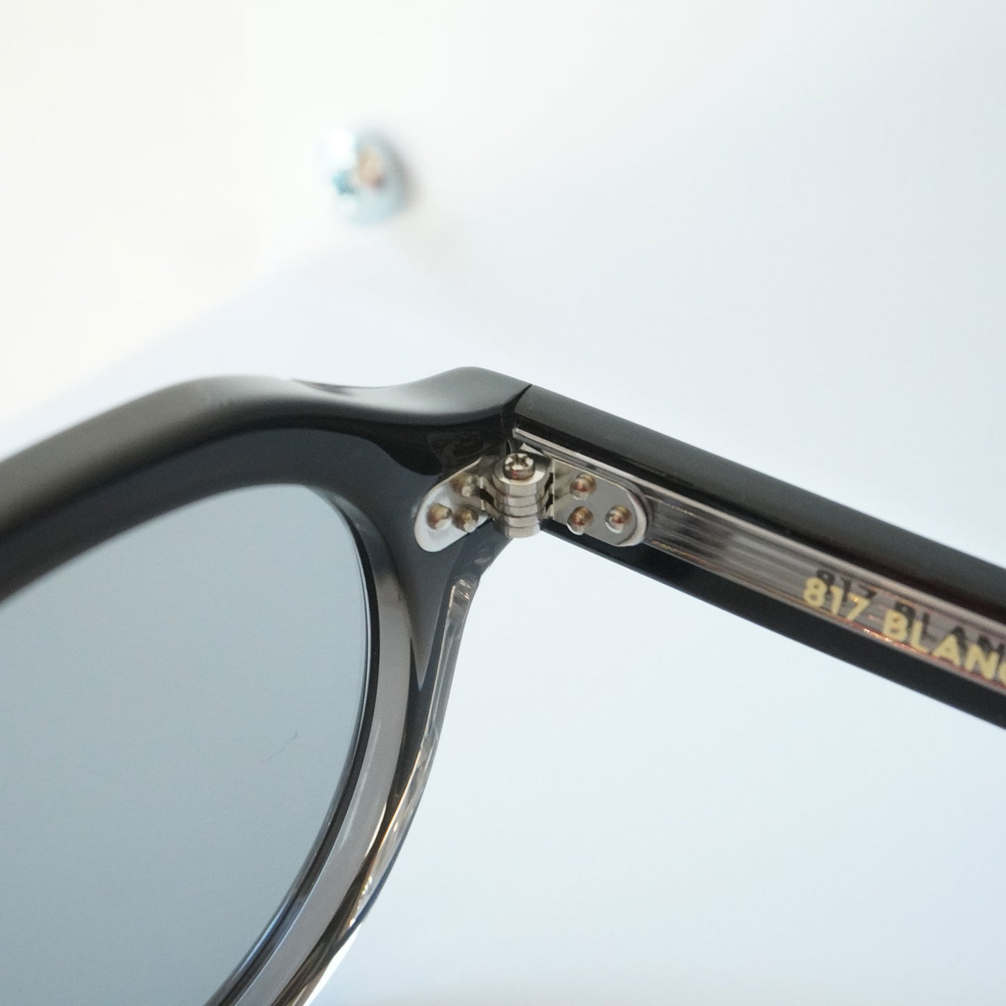 BE009 (BLK GRAD)