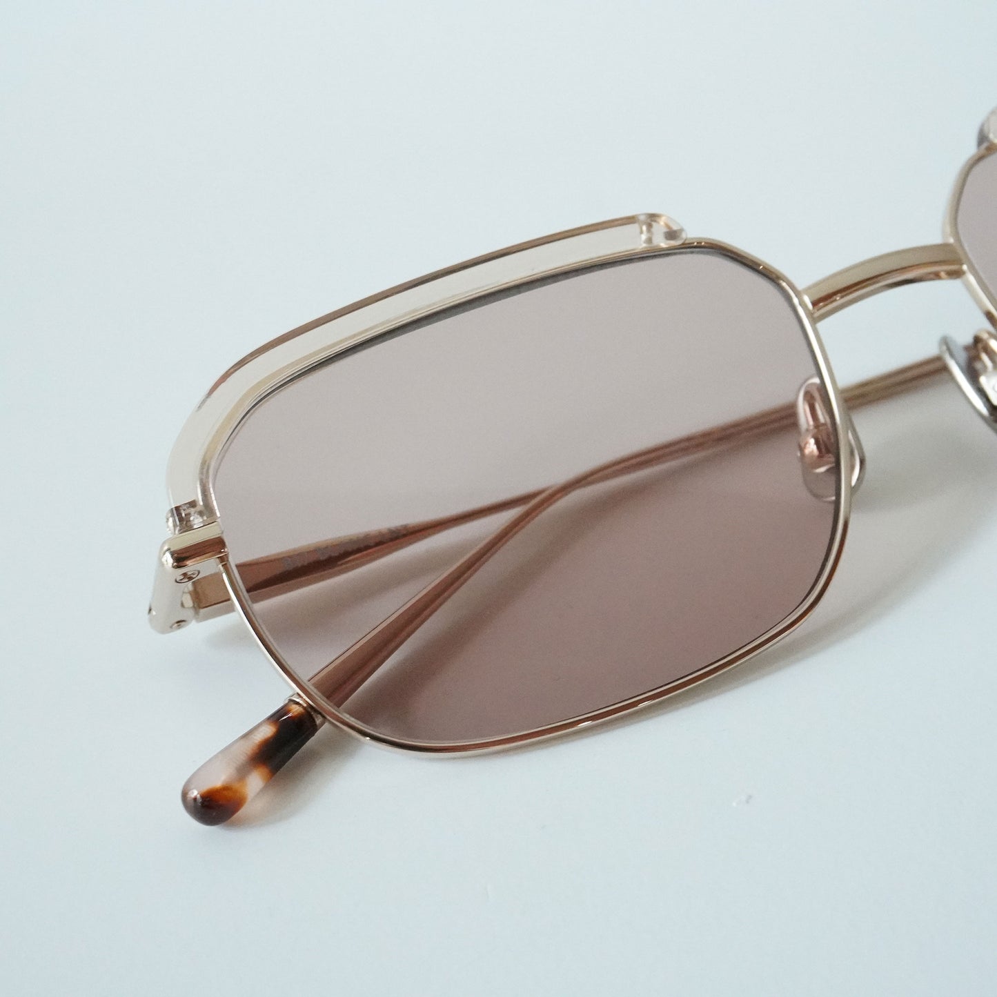 BE016 (GOLD/CHAMPAGNE)