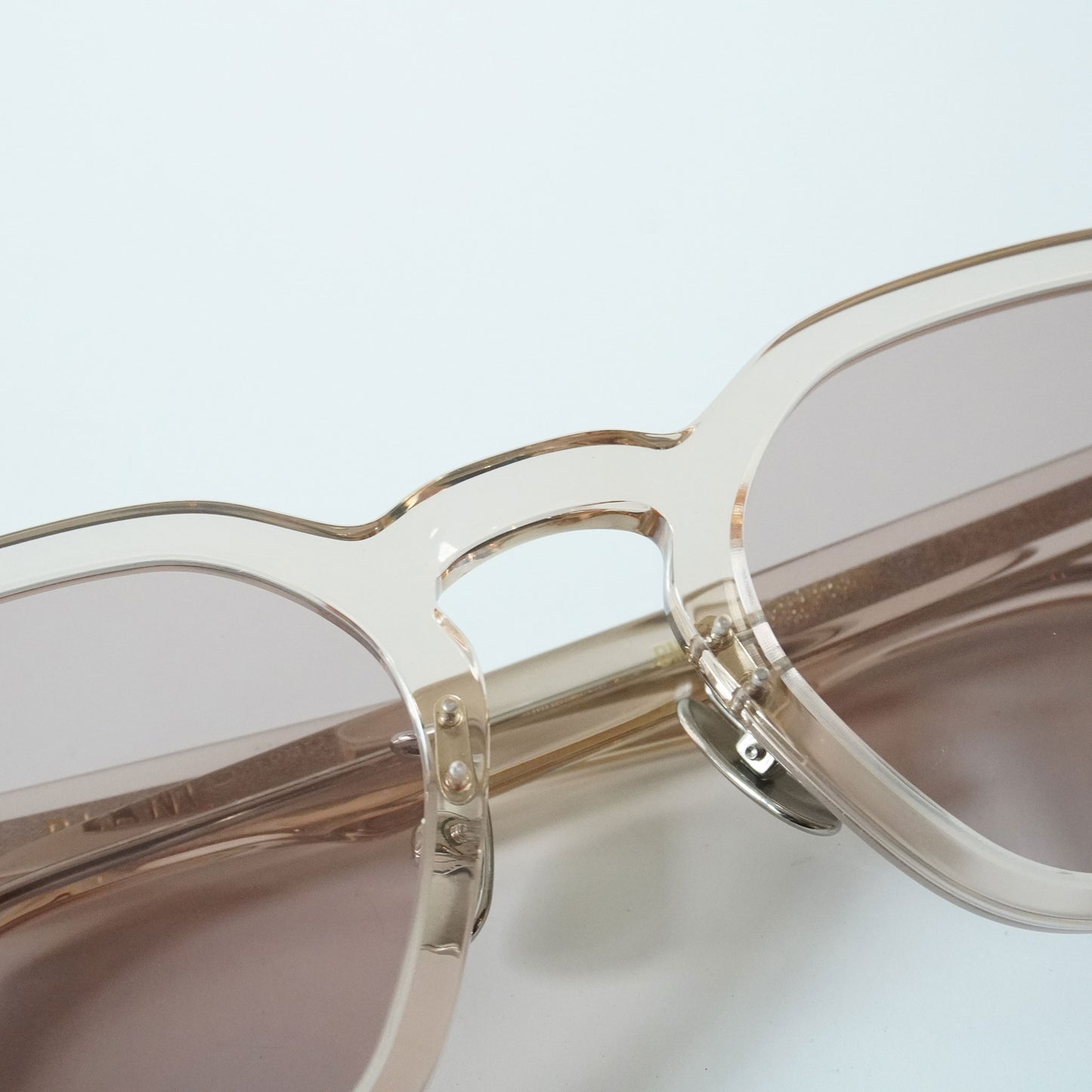 BM010 (CHAMPAGNE)