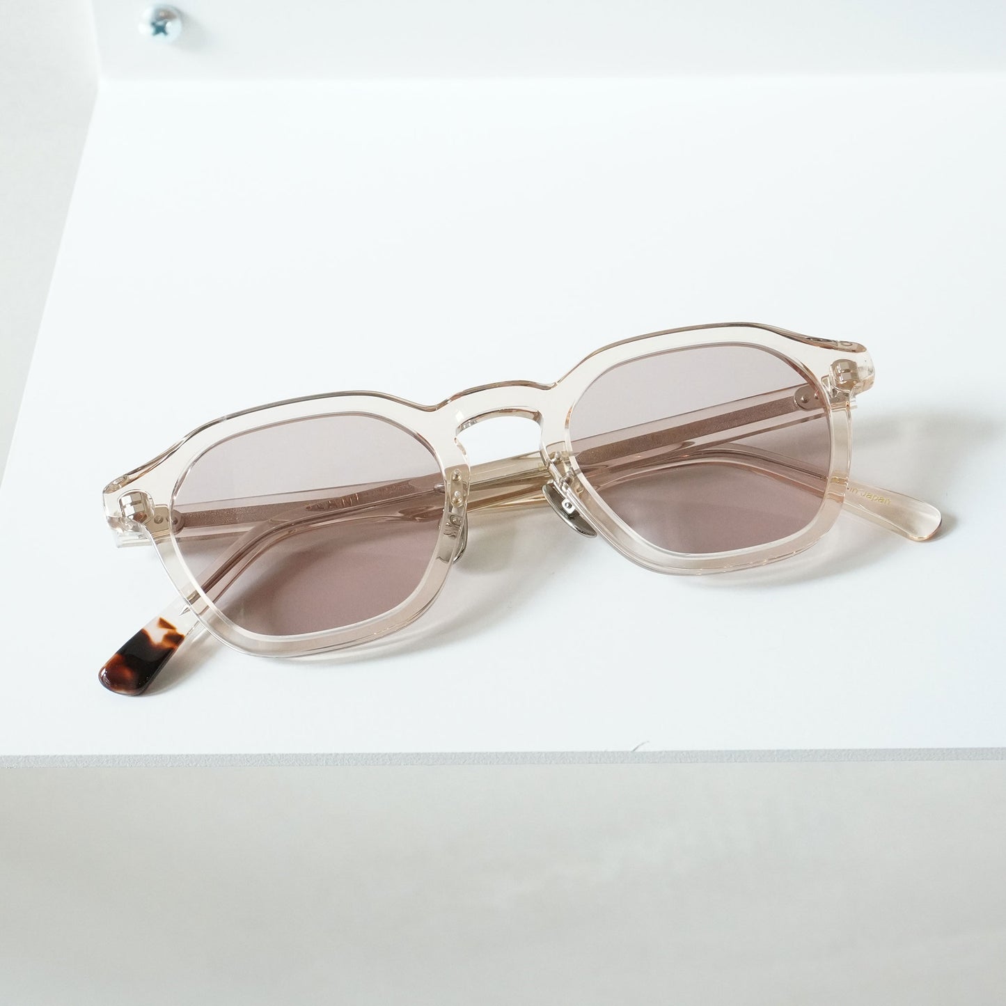 BM010 (CHAMPAGNE)