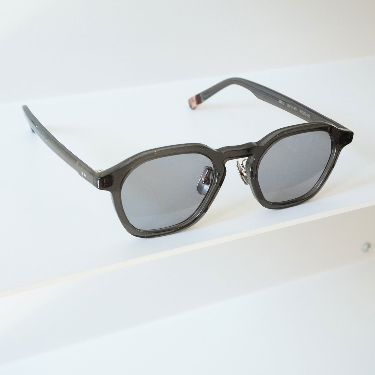 BM010 (CLR D GRY)