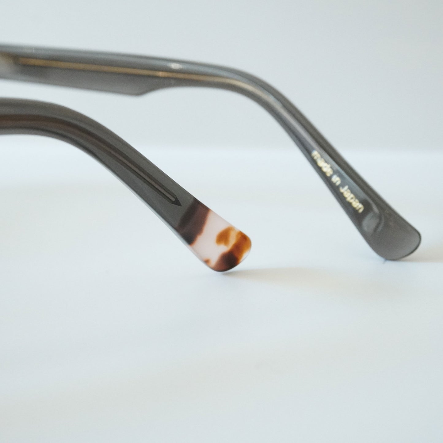 BM010 (CLR D GRY)
