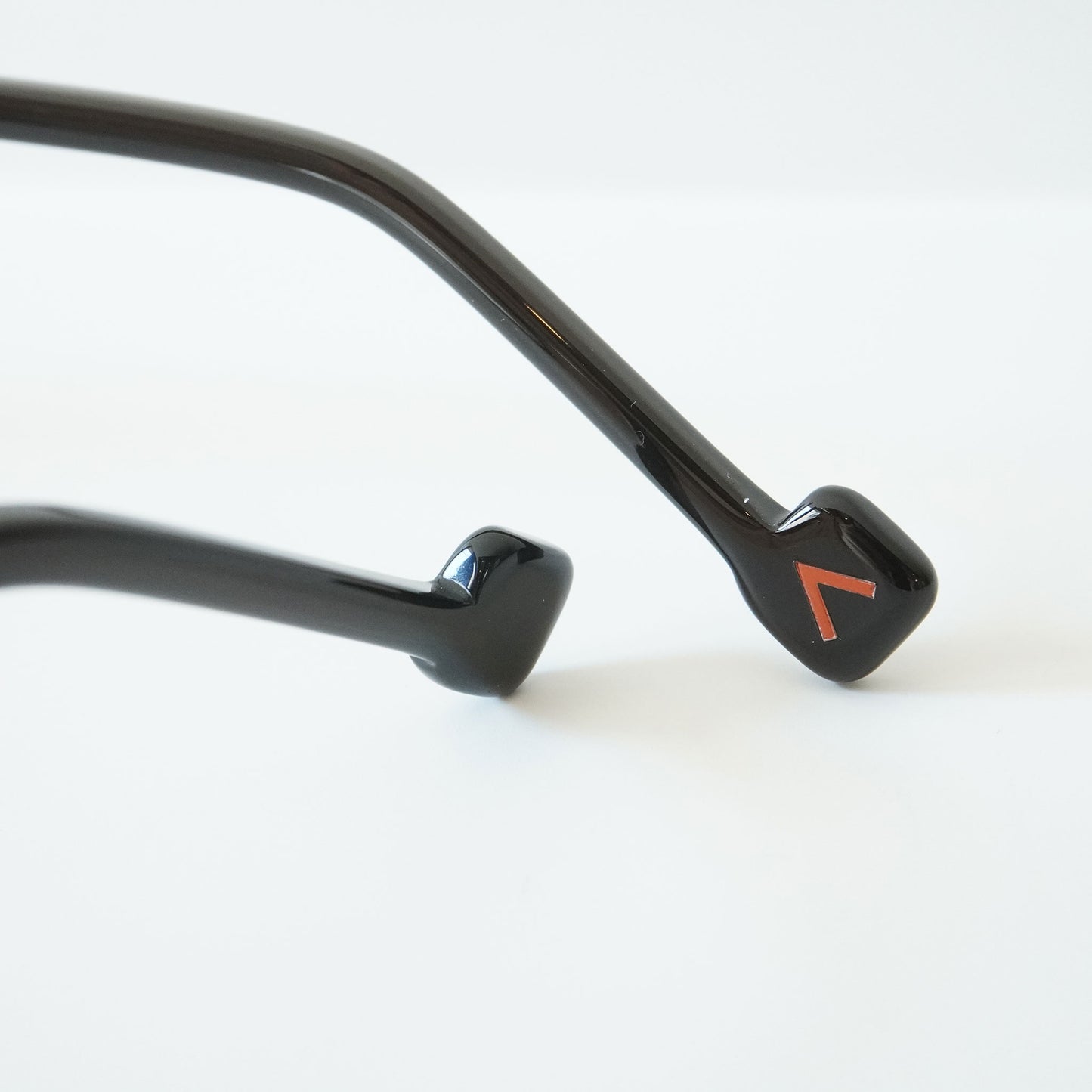 DEDDY (C1 - RECORD BLACK)