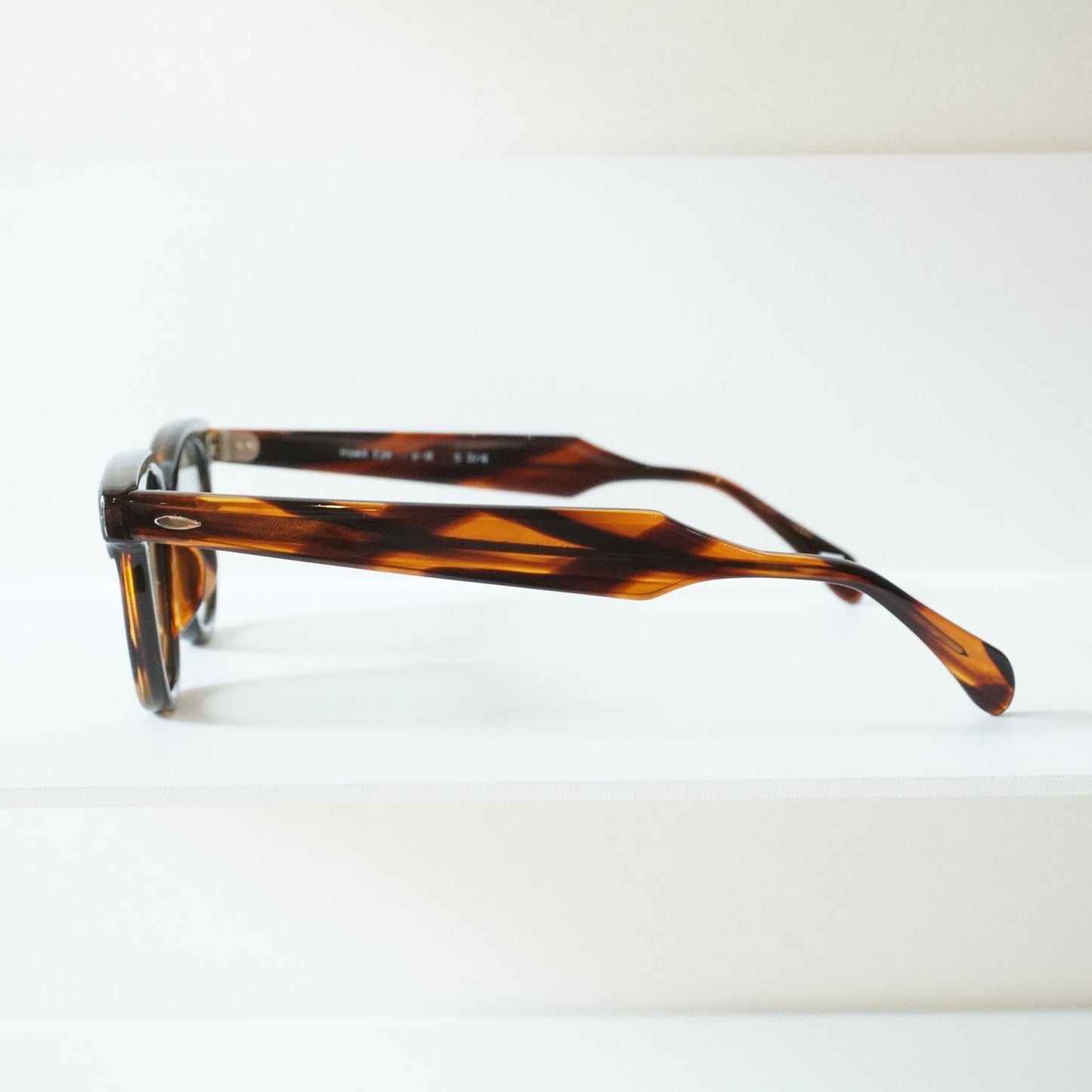 HAWKK EYE (C8 - AMBER)