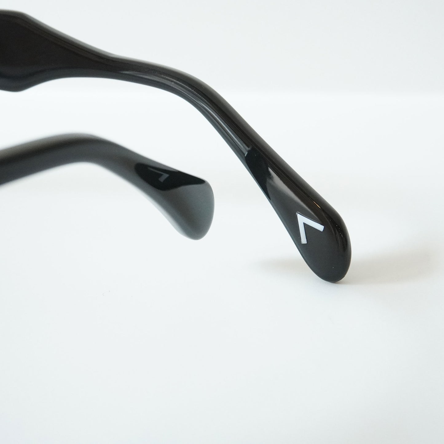 HAWKK EYE (C0 - BLACK)