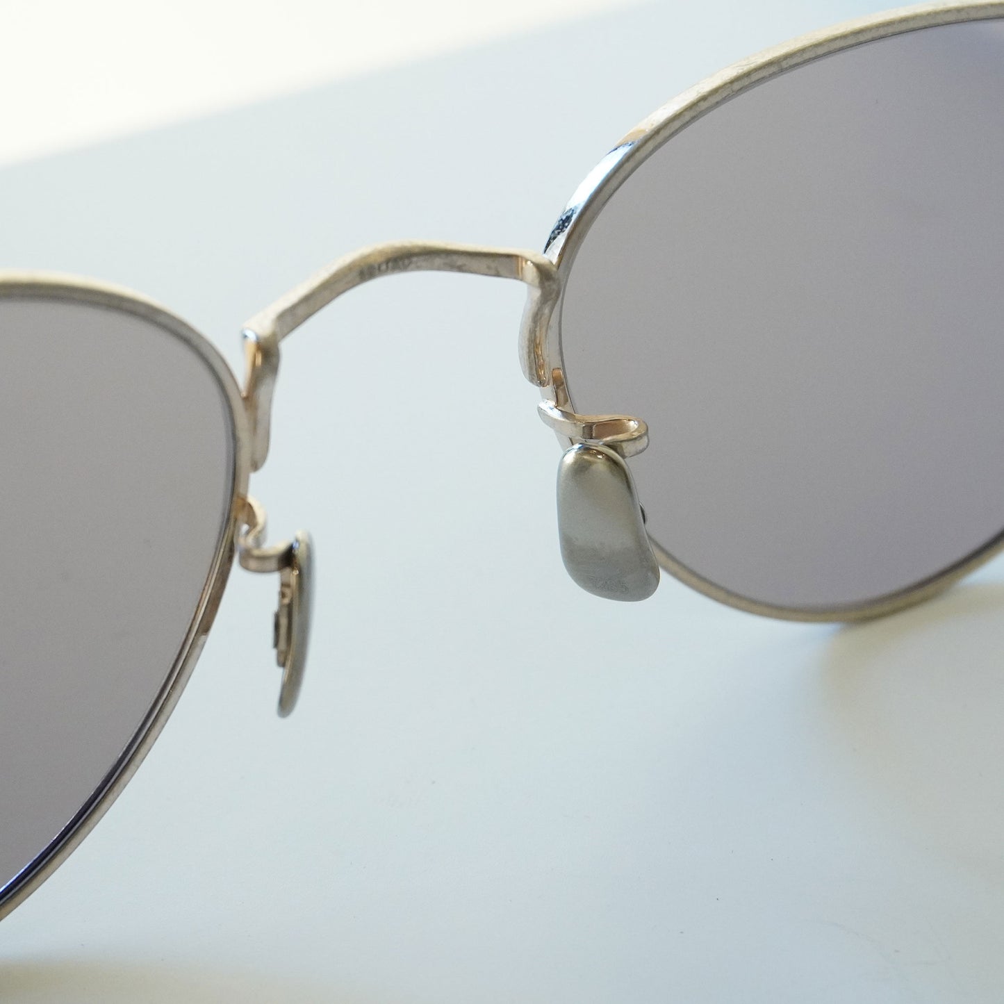 1004 (819 - VINTAGE SILVER)