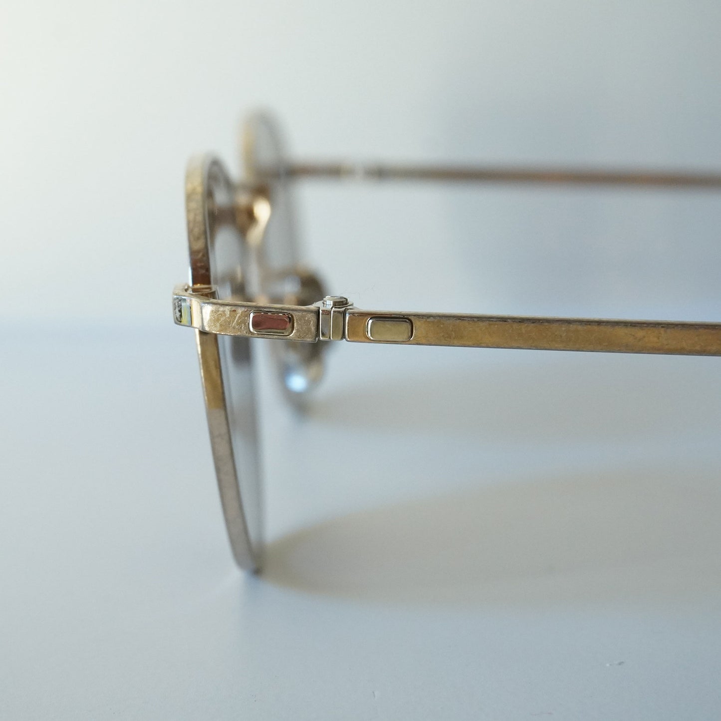 1004 (819 - VINTAGE SILVER)