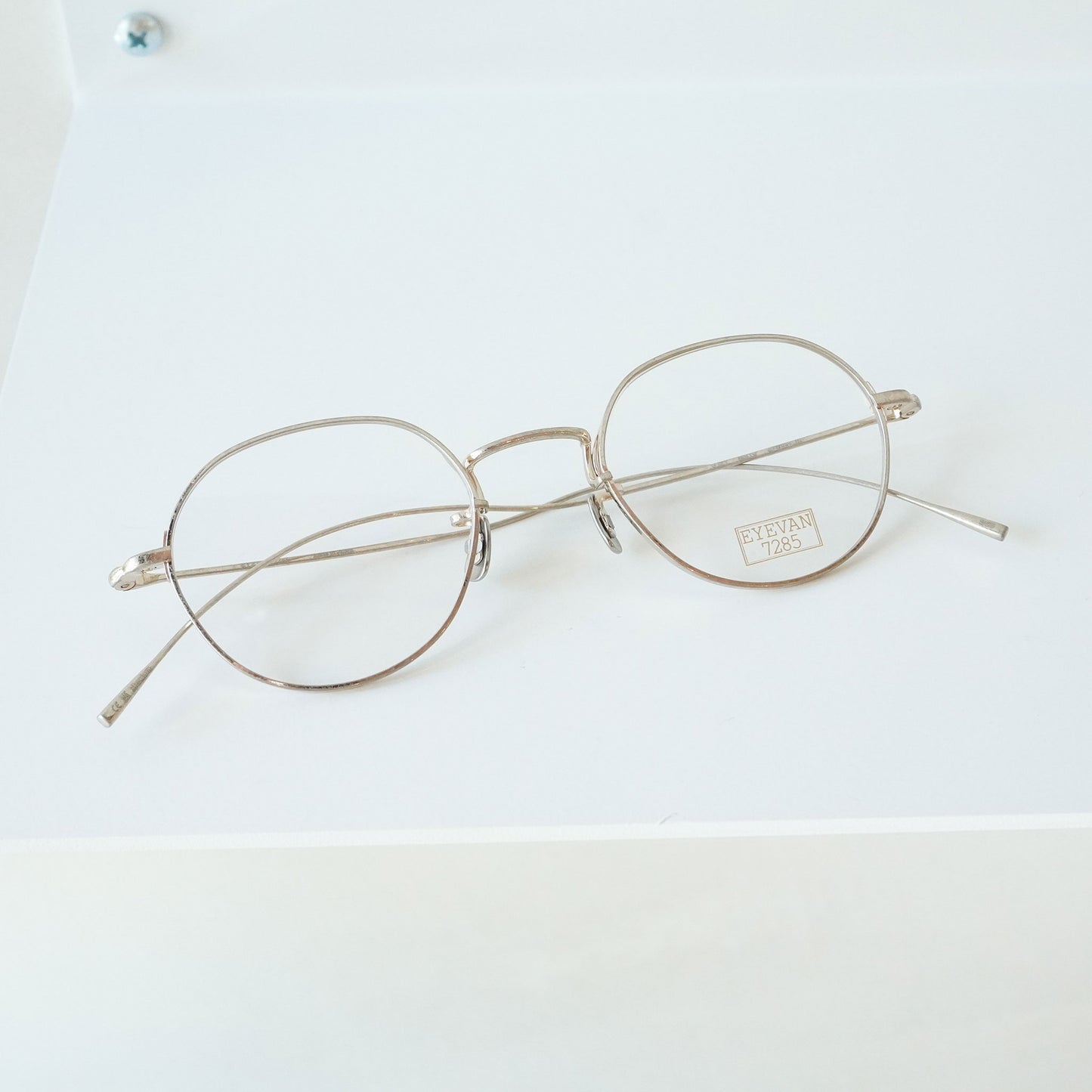 1011 (819 - VINTAGE SILVER)