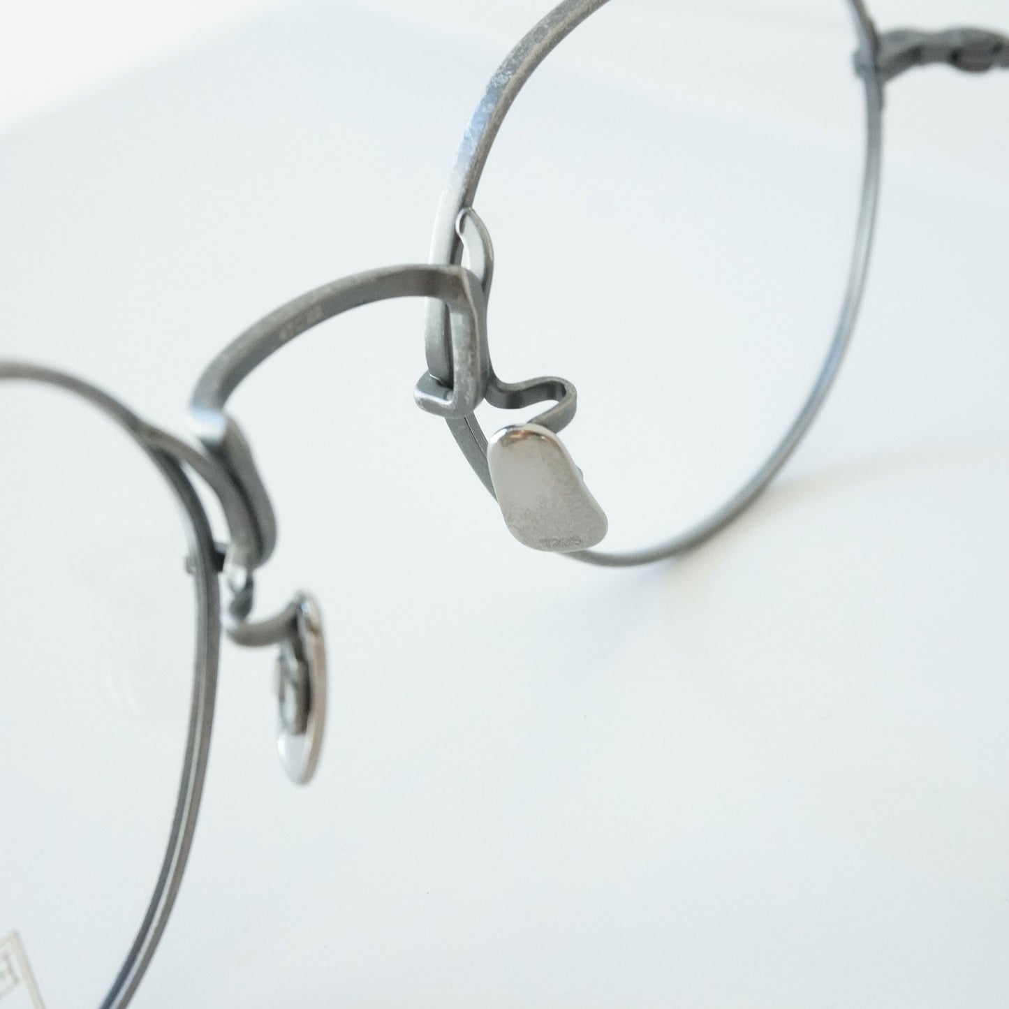 1011 (825 - VINTAGE GRAY MAT)