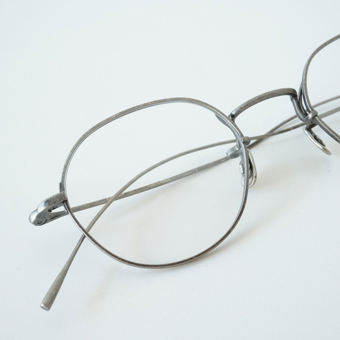 1011 (825 - VINTAGE GRAY MAT)