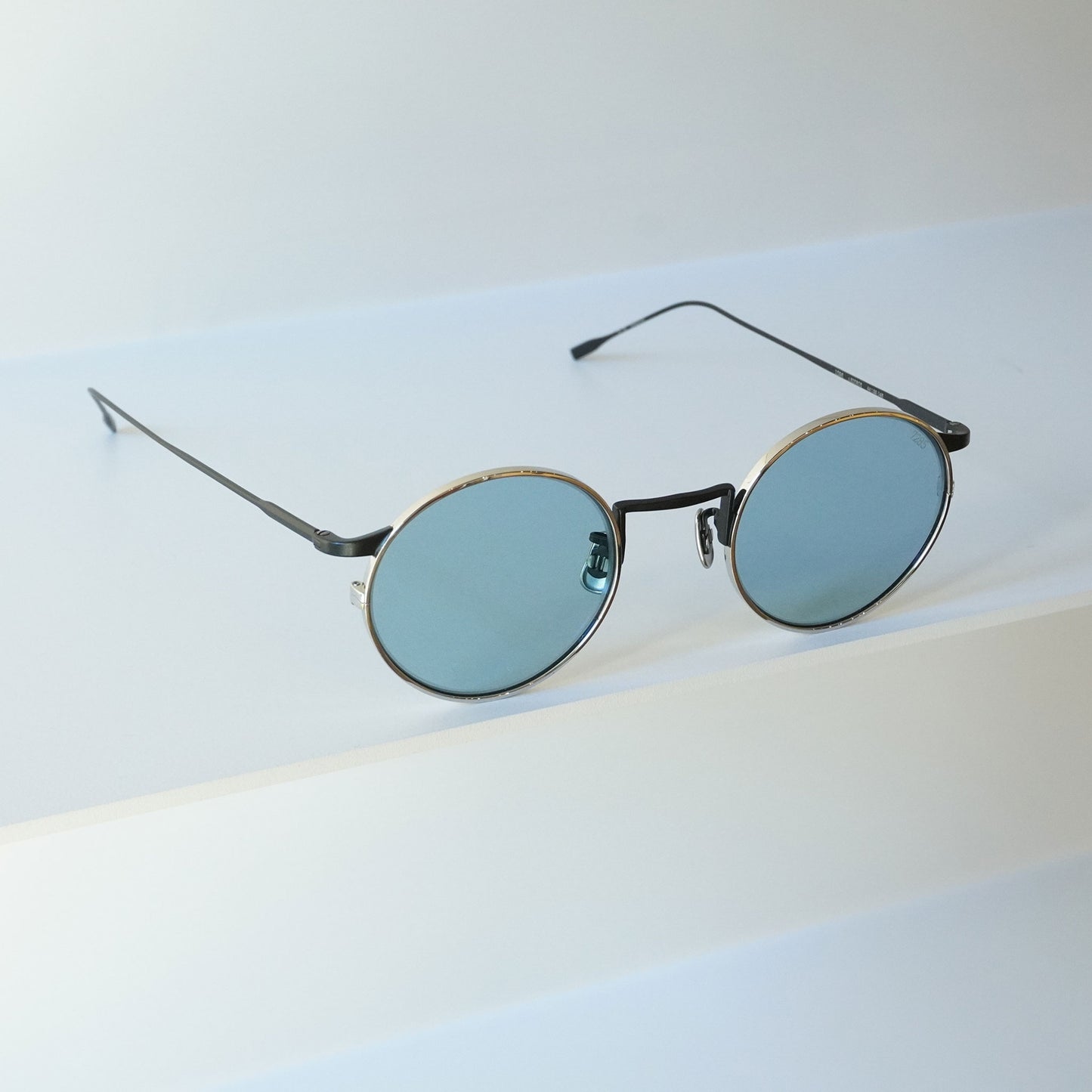 1096 (800805 / SILVER / MAT BLACK SILVER )