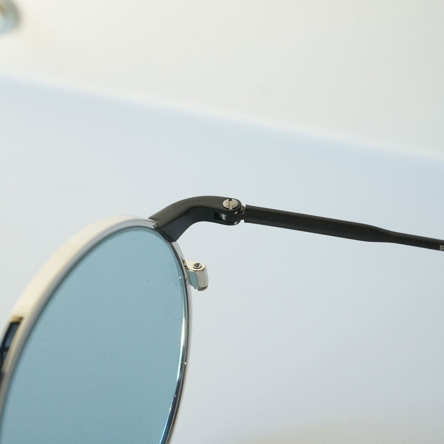 1096 (800805 / SILVER / MAT BLACK SILVER )