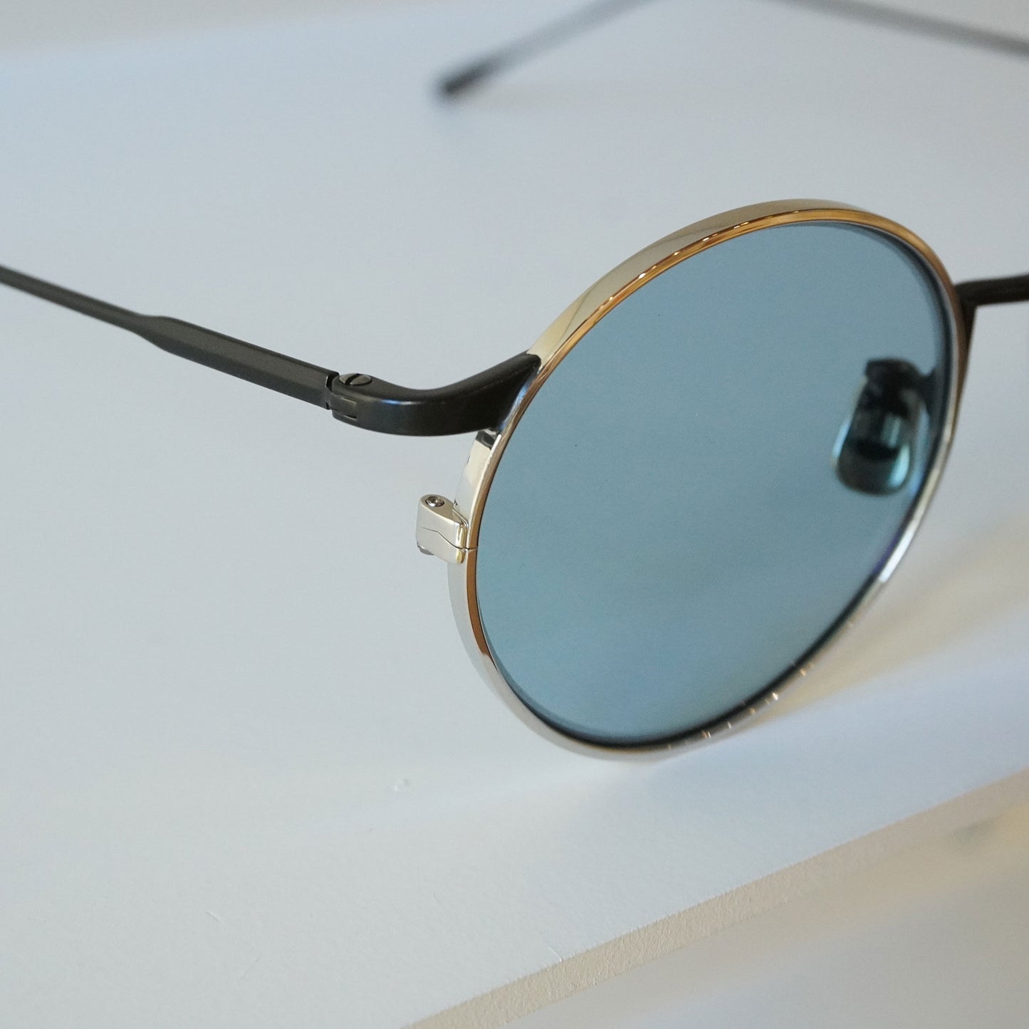 1096 (800805 / SILVER / MAT BLACK SILVER )