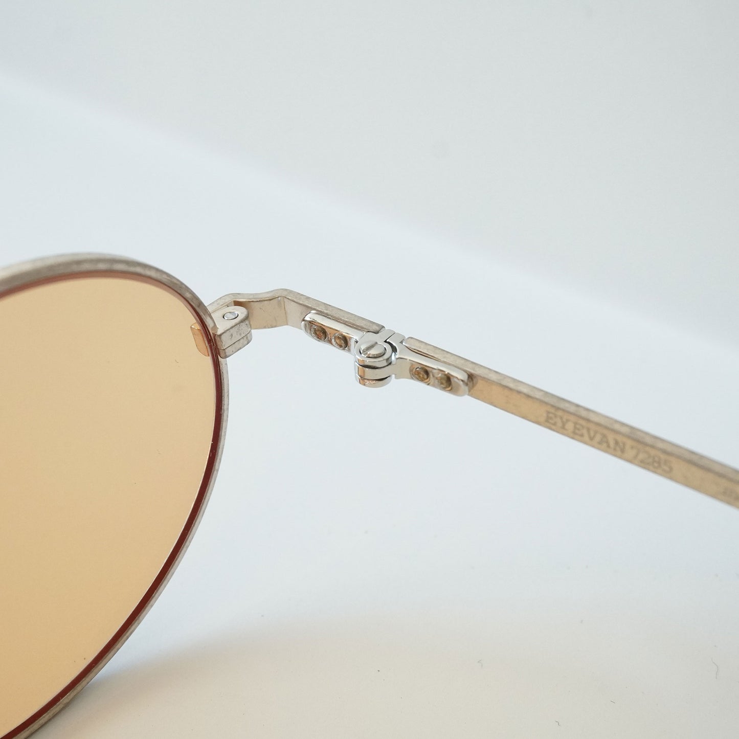 197 (819 - VINTAGE SILVER)
