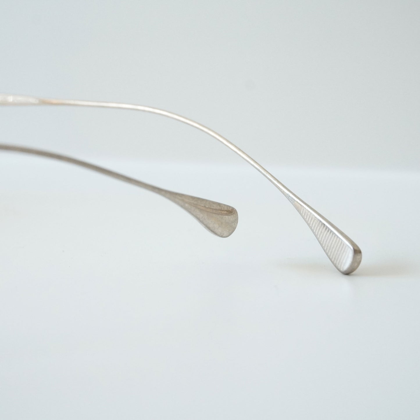 197 (819 - VINTAGE SILVER)