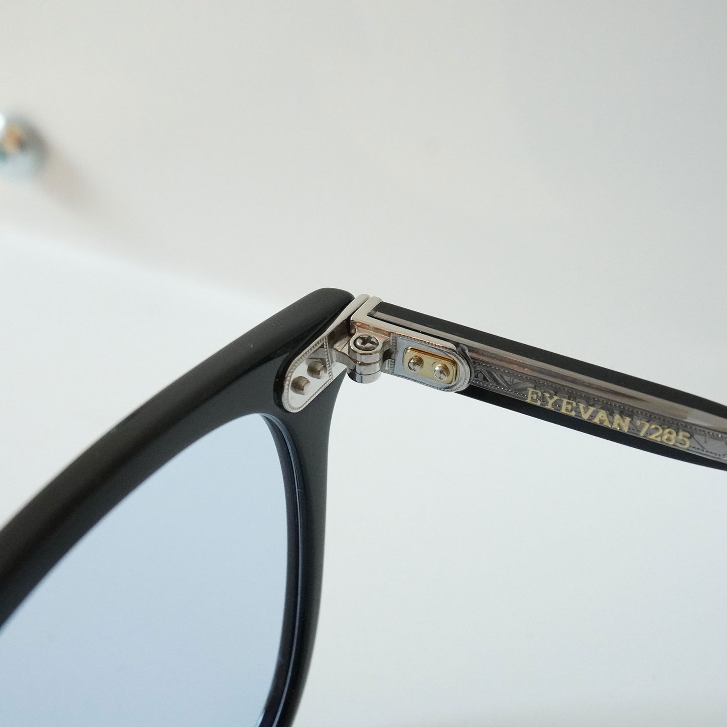 319 (100 - BLACK)