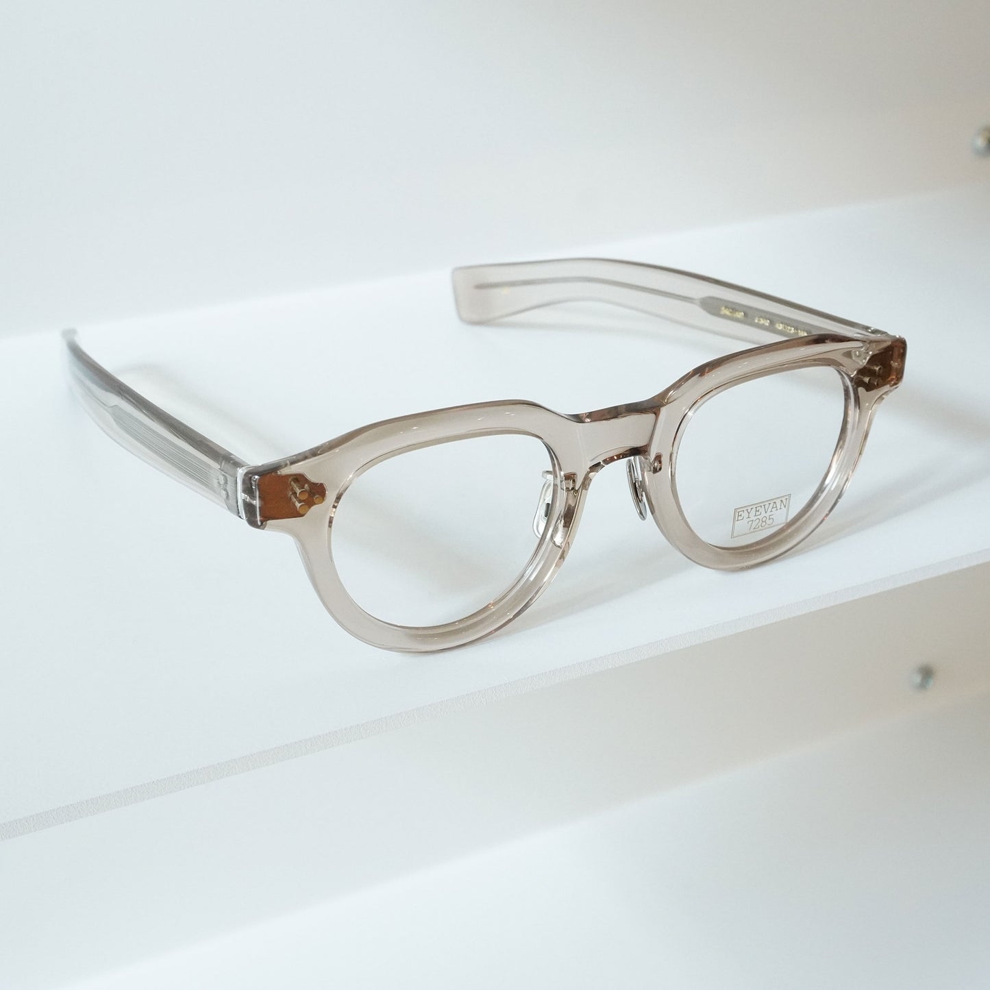 340 43 (340 - CLEAR LIGHT BROWN)