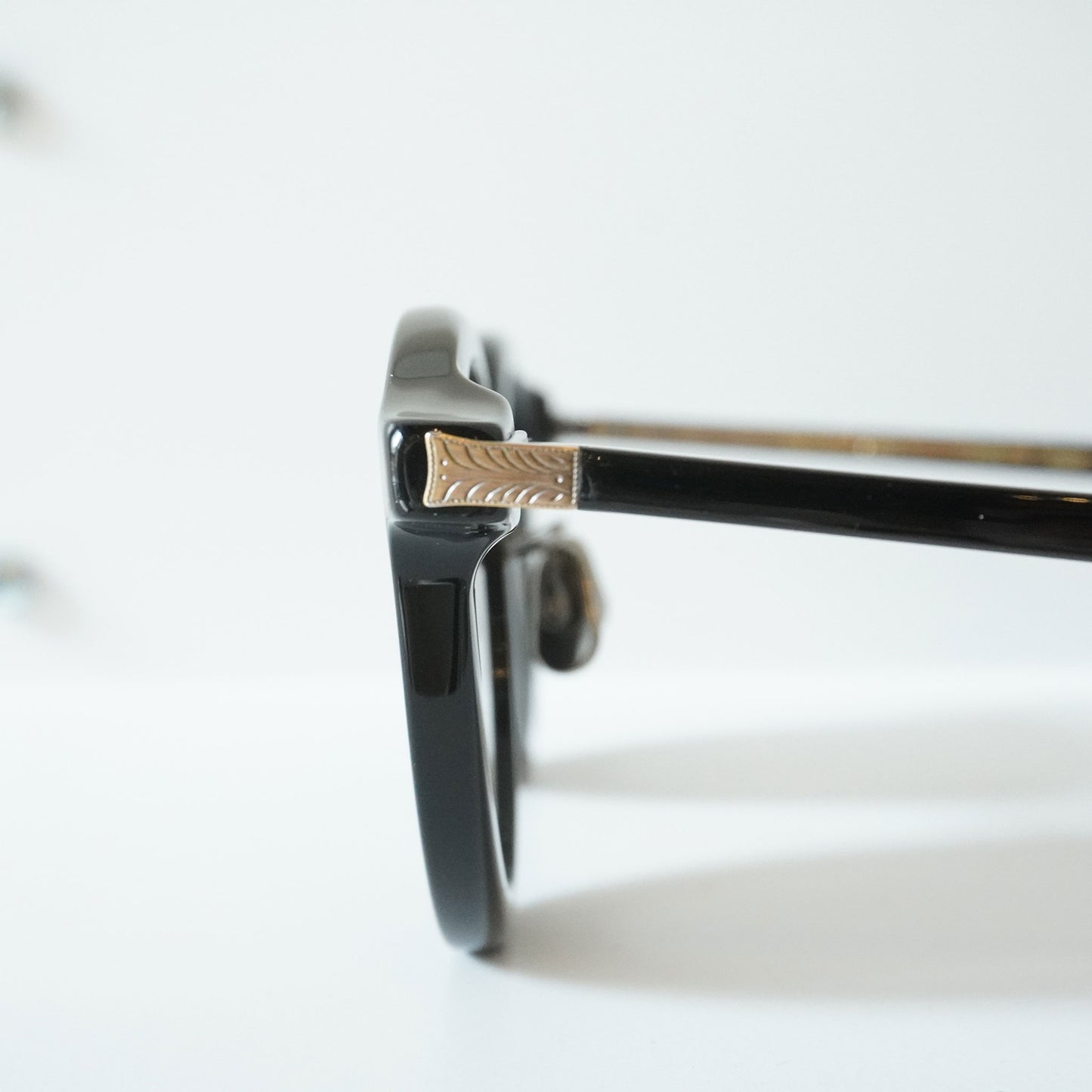 740 (100 - BLACK)