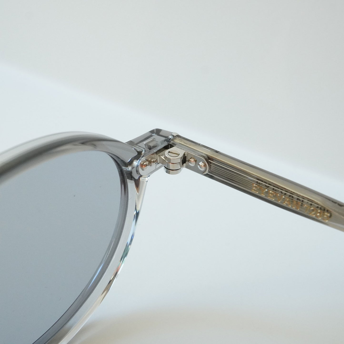 795 (124 - LIGHT CLEAR GRAY)