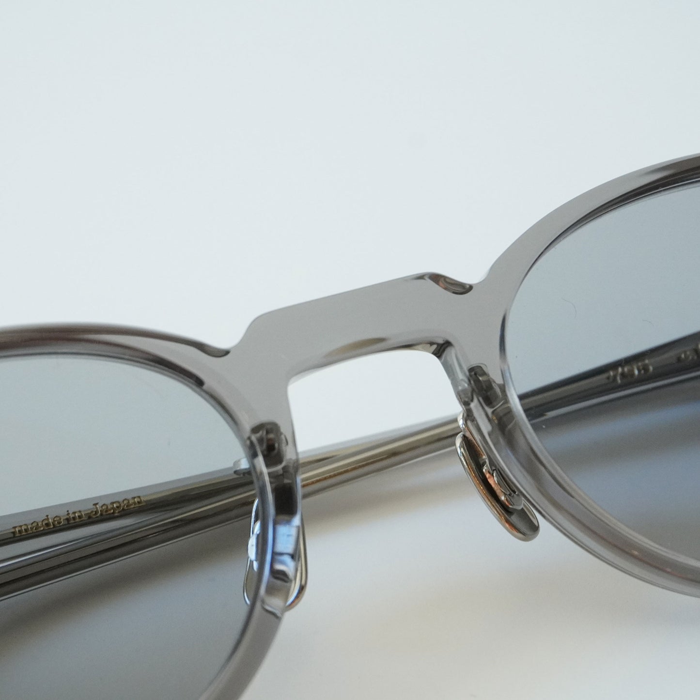795 (124 - LIGHT CLEAR GRAY)