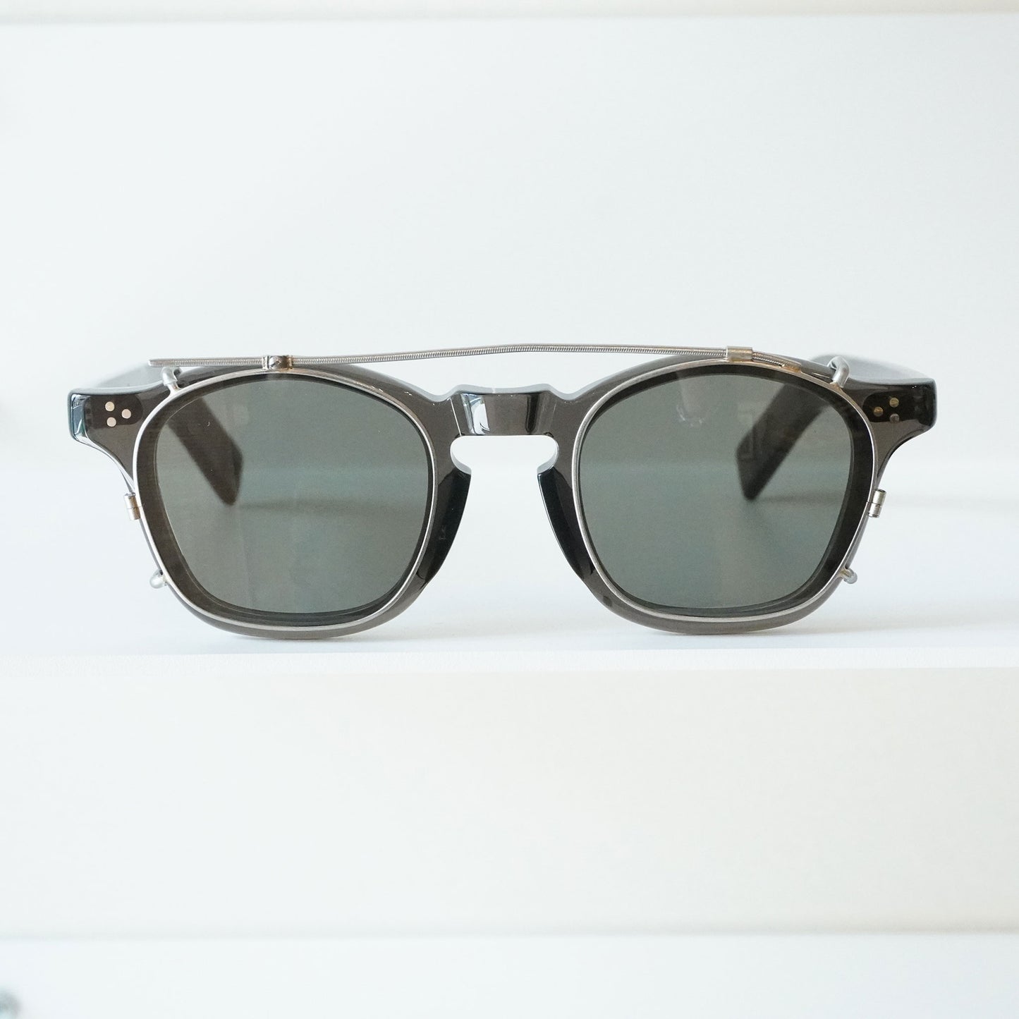 AG-01 (Clip-on)