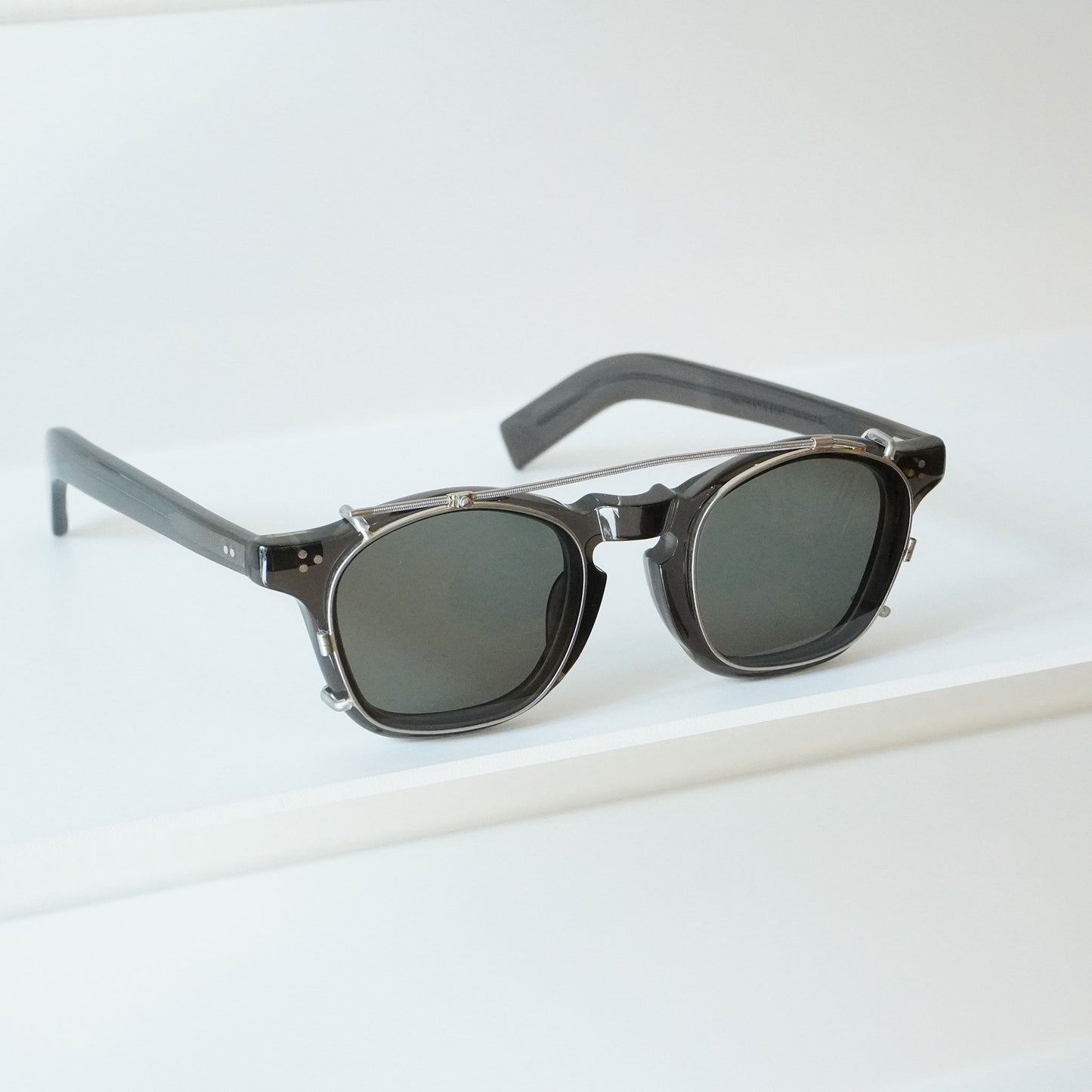 AG-01 (Clip-on)