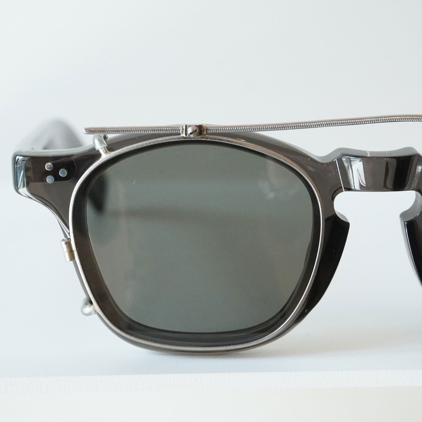 AG-01 (Clip-on)