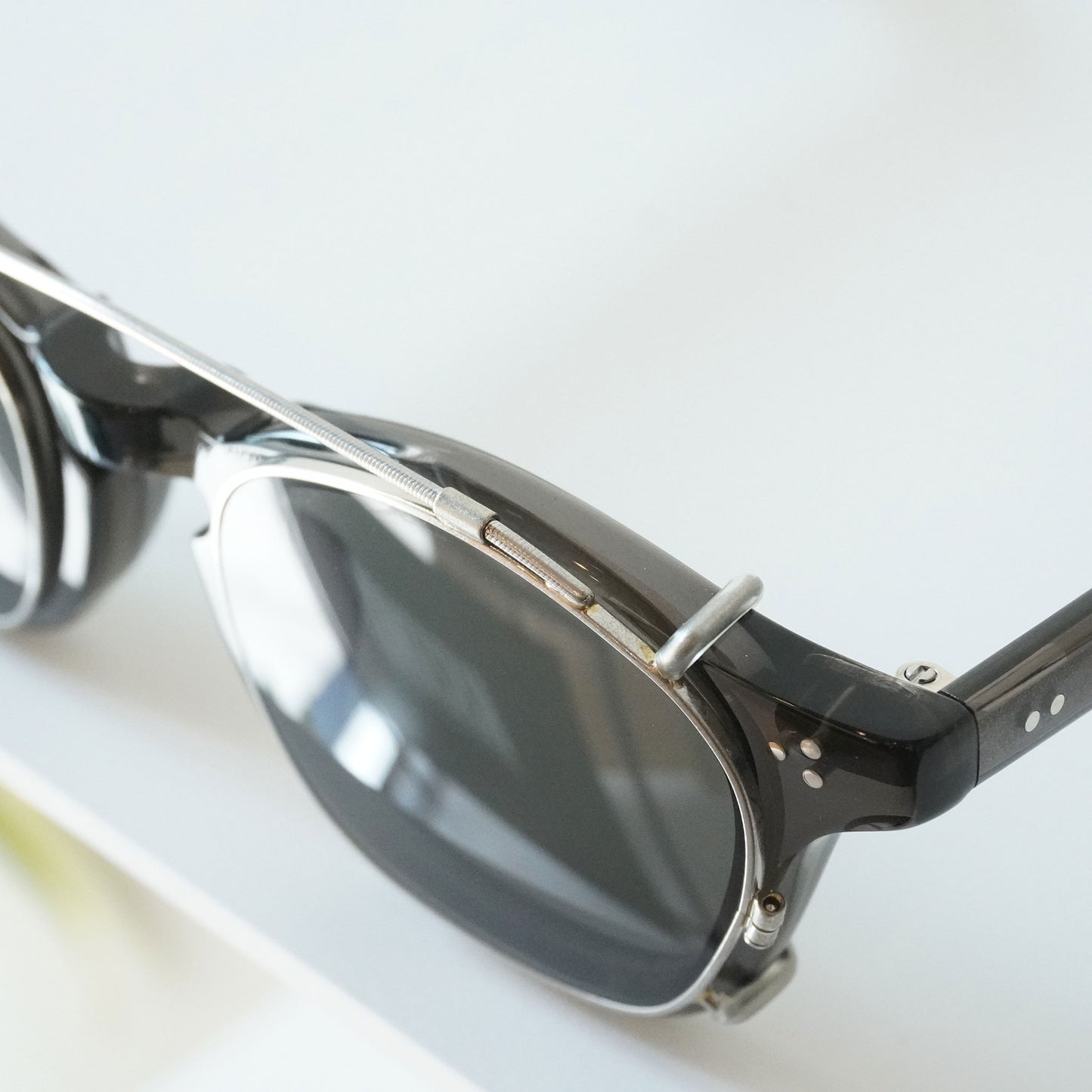 AG-01 (Clip-on)