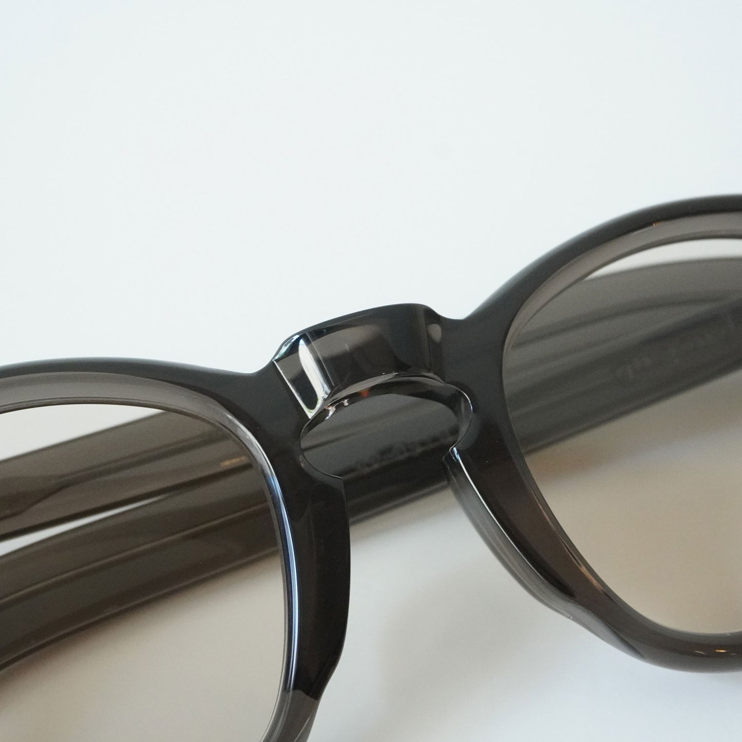 GP-05 (gris - Lens: BROWN)