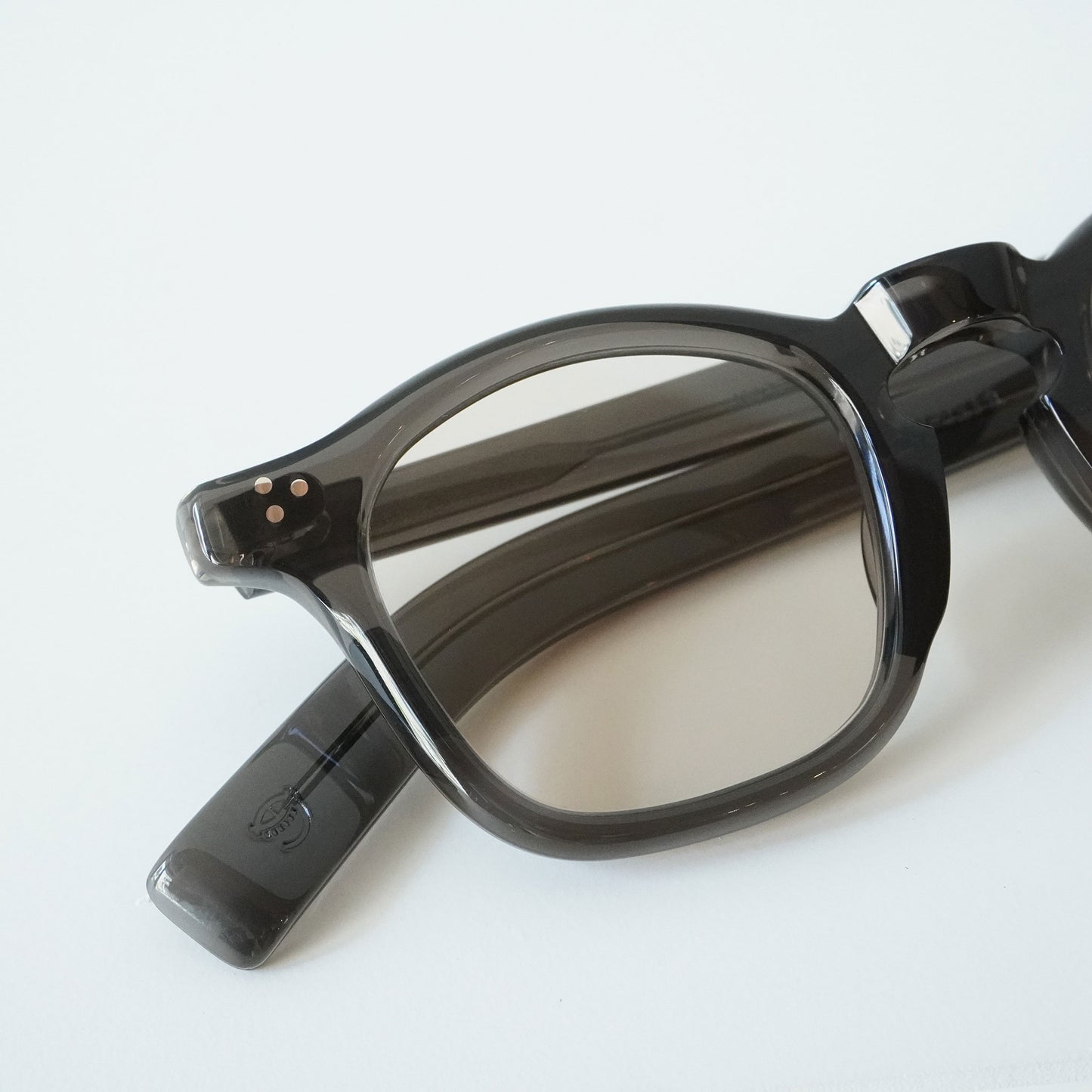 GP-05 (gris - Lens: BROWN)