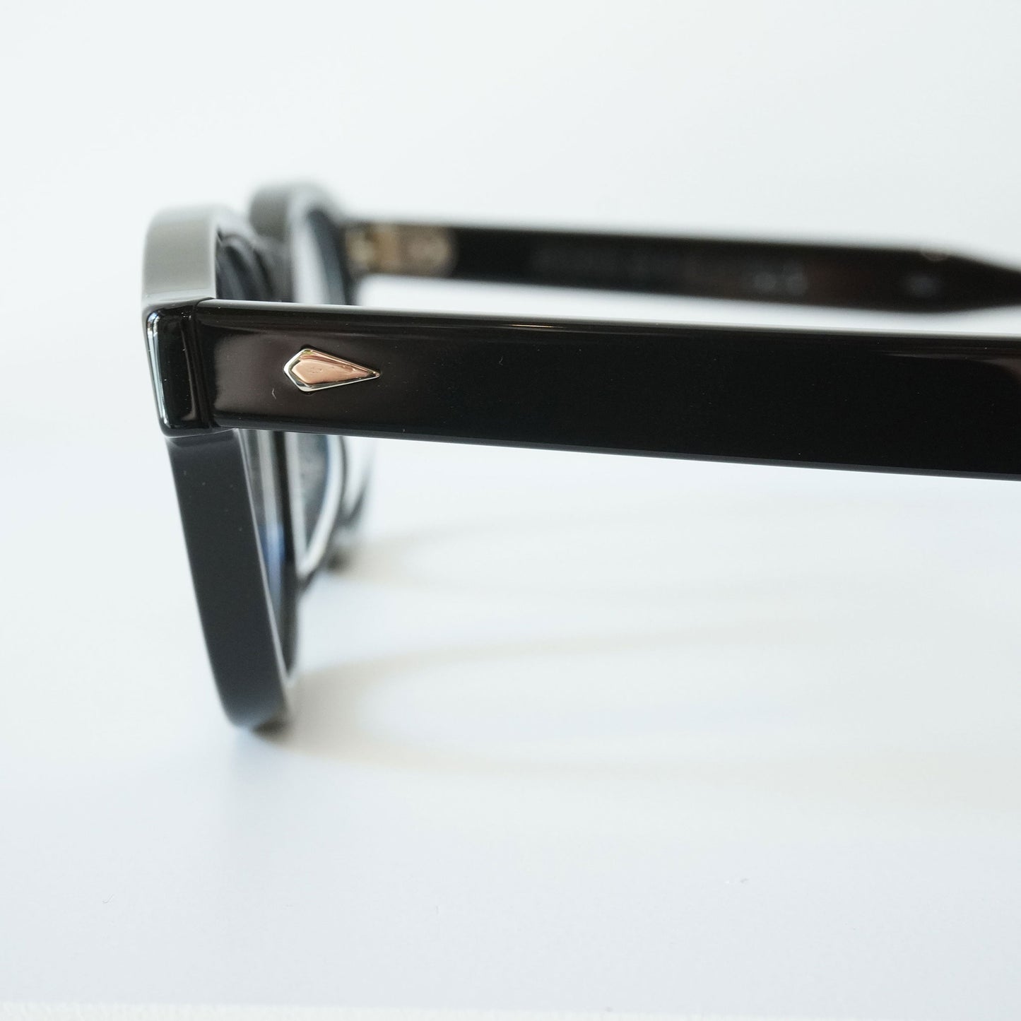 AR 46□22 (Black)