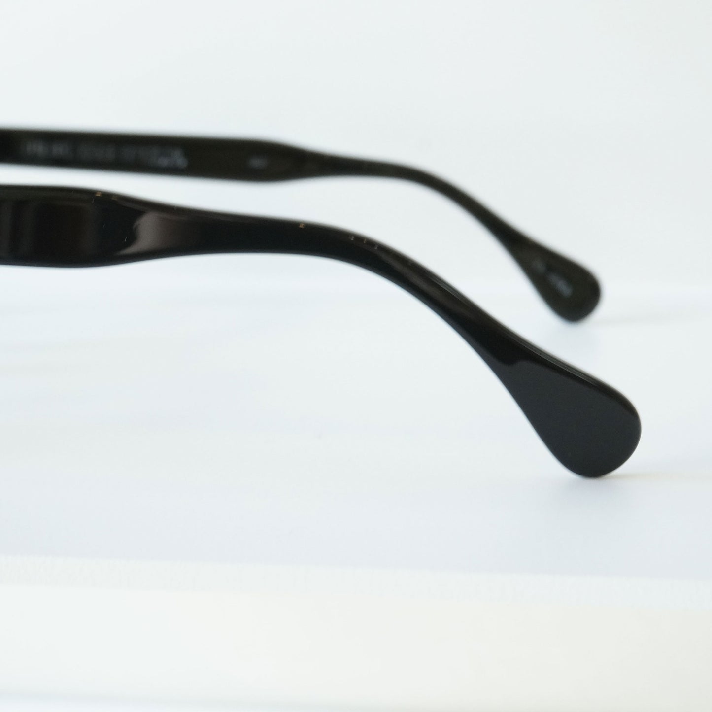 AR 46□22 (Black)