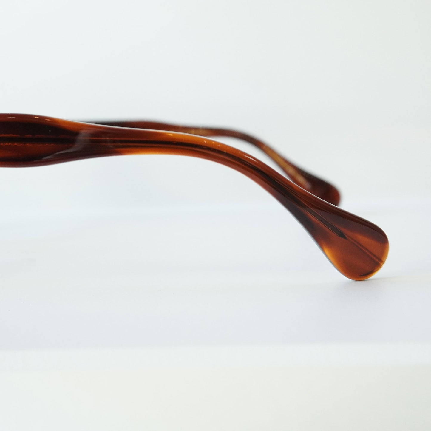 AR 46□22 (Demi Amber)