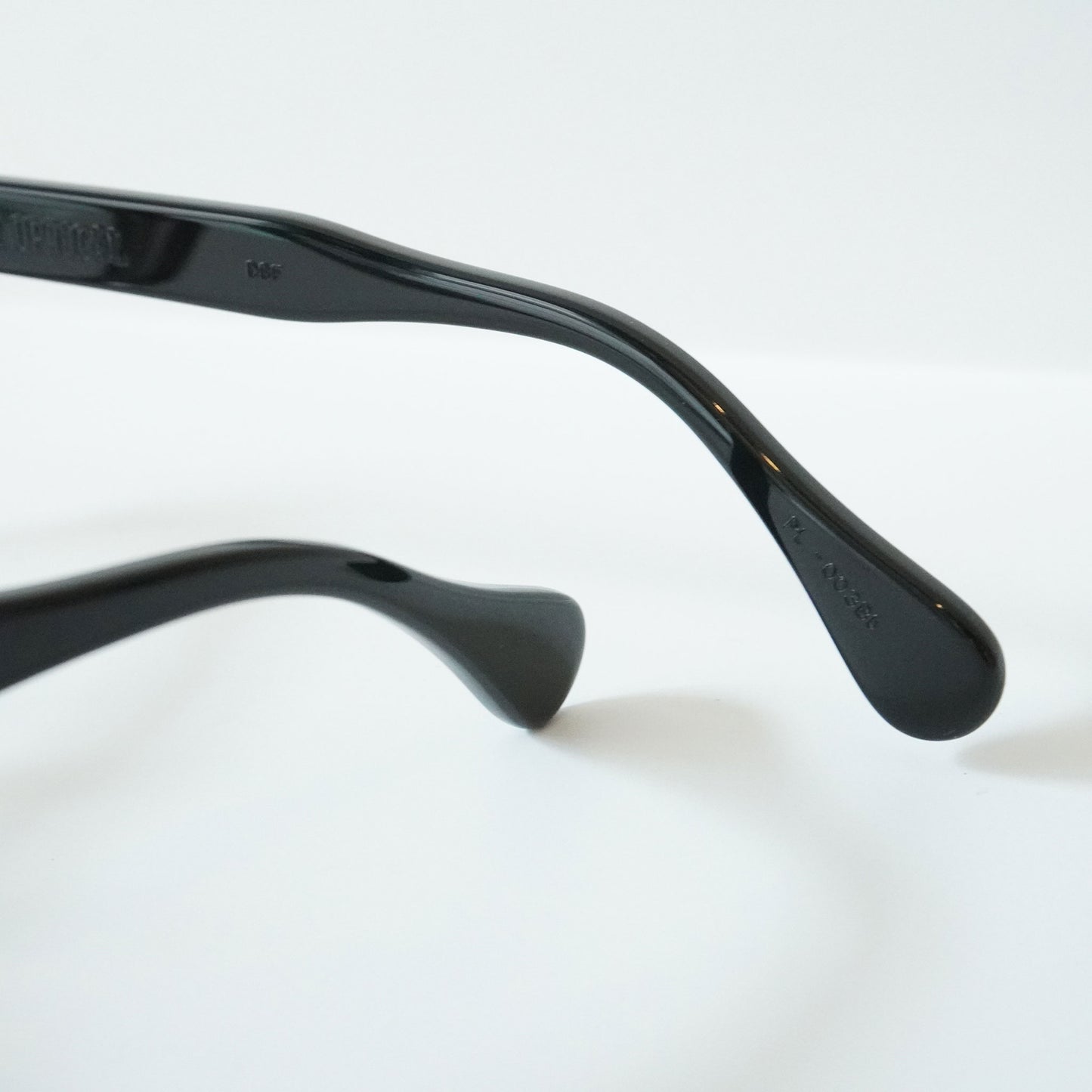 AR 48□22 (DARK BLACK FADE)