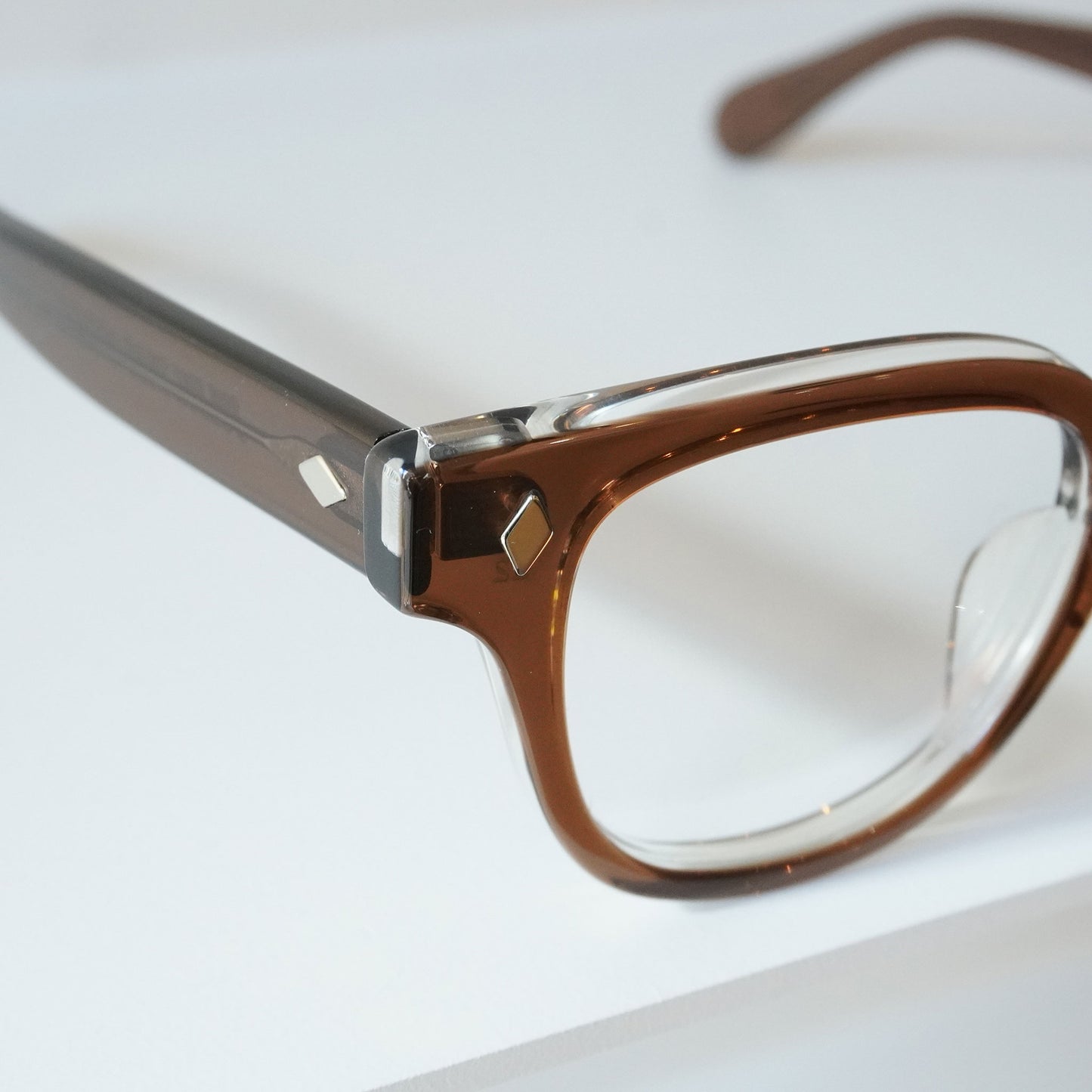 BRYAN 46 (BROWN CRYSTAL 2)