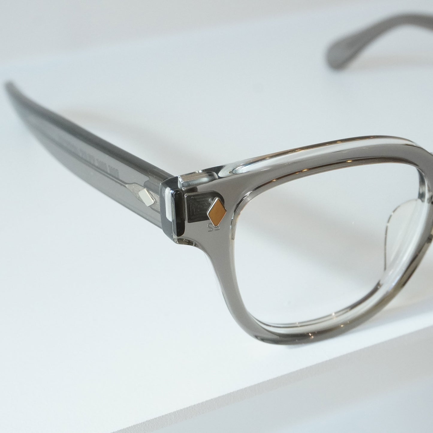 BRYAN 46 (GREY CRYSTAL 2)