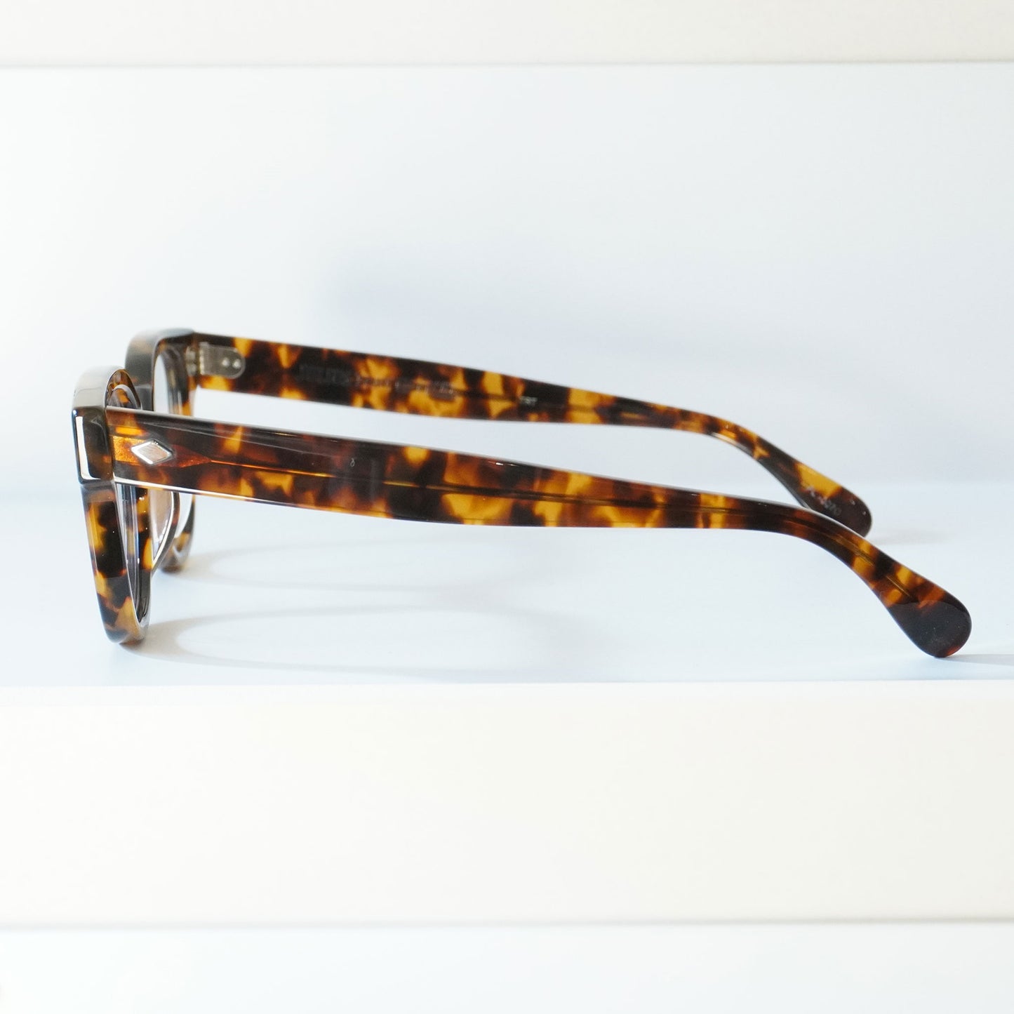 BRYAN 46 (TORTOISE)