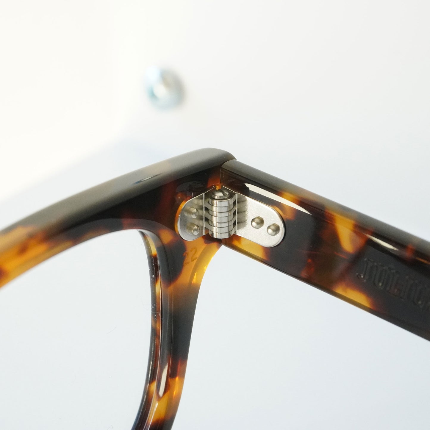 BRYAN 46 (TORTOISE)